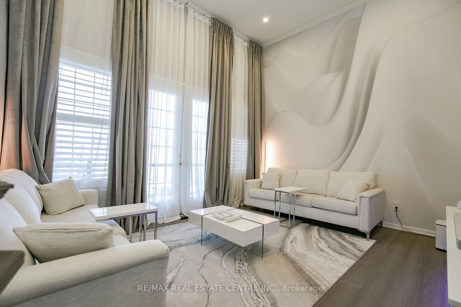 5558 Longford Drive Property Photo 13