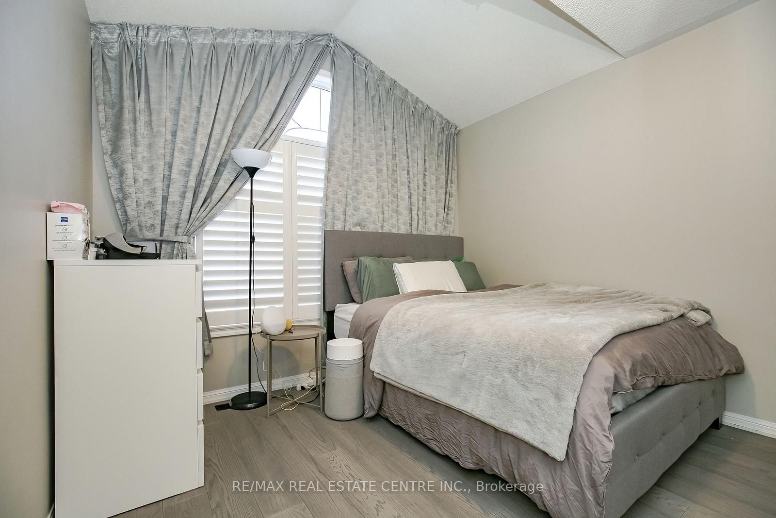 5558 Longford Drive Property Photo 16