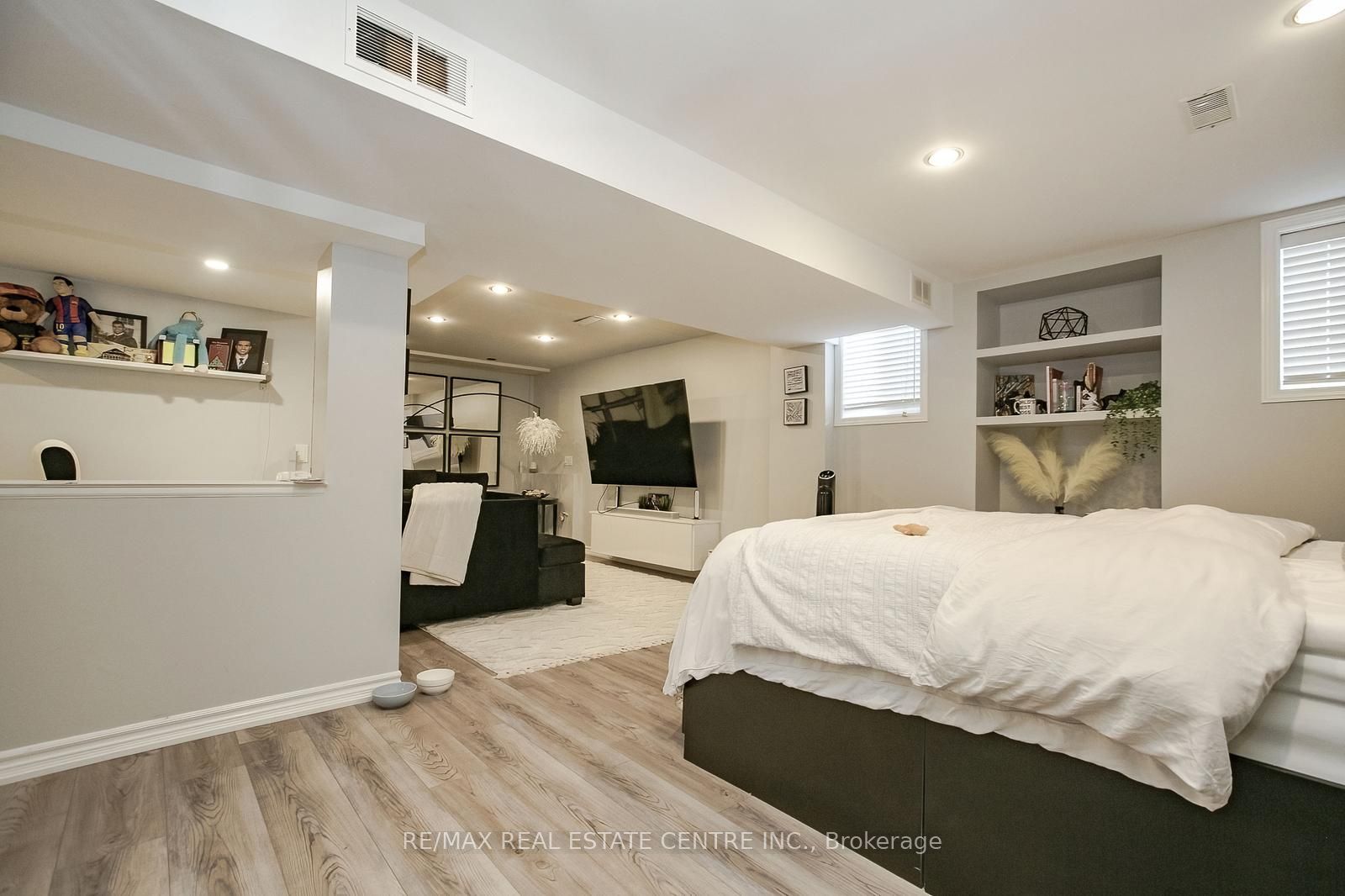 5558 Longford Drive Property Photo 22