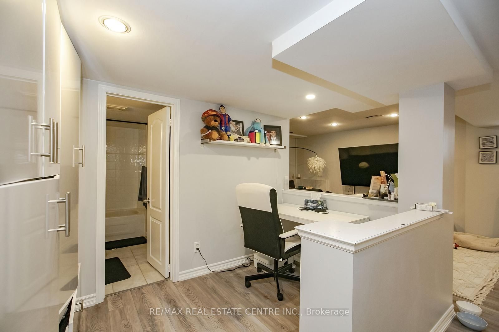 5558 Longford Drive Property Photo 23