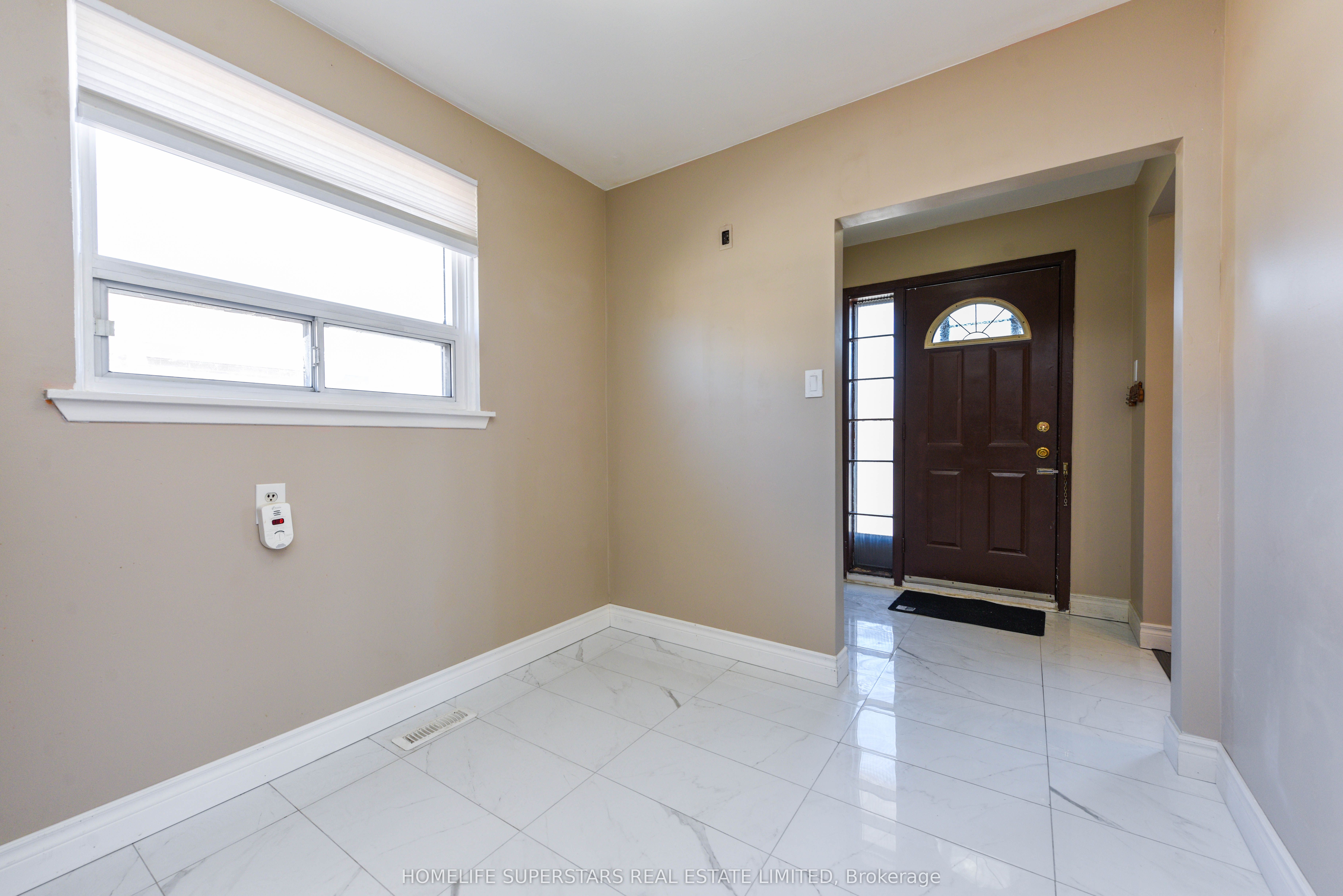 3424 Laddie Crescent Property Photo 5
