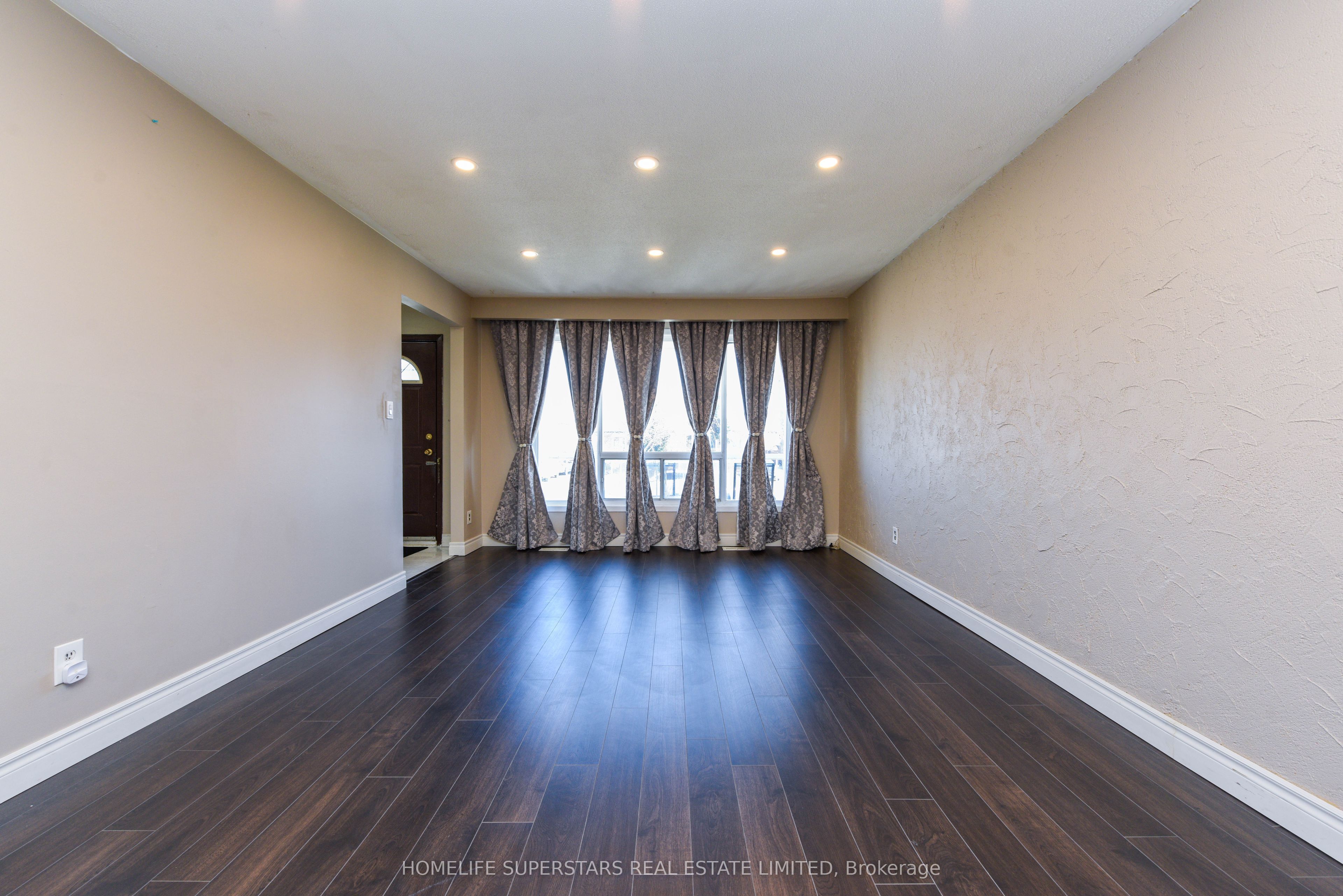 3424 Laddie Crescent Property Photo 14