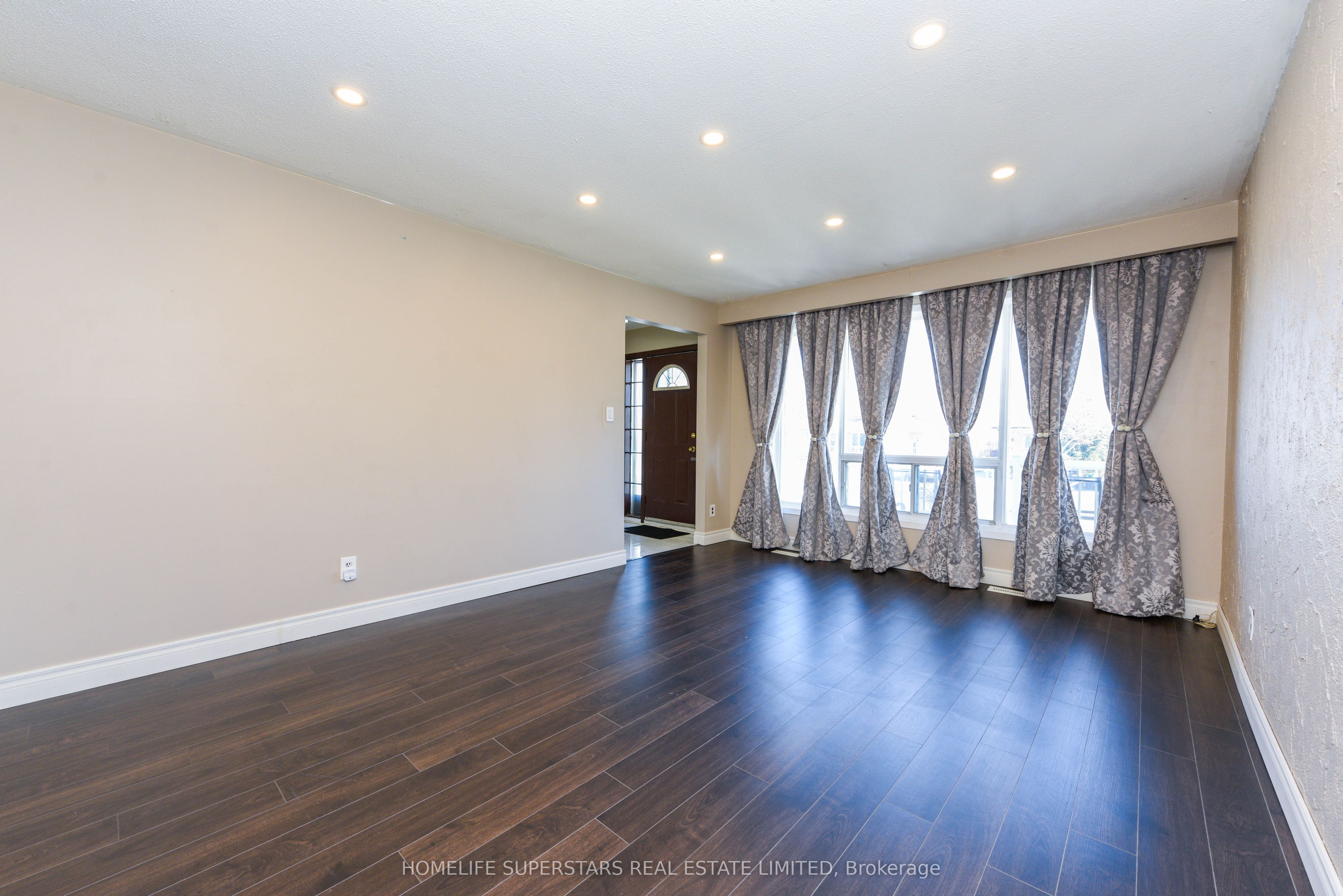 3424 Laddie Crescent Property Photo 15