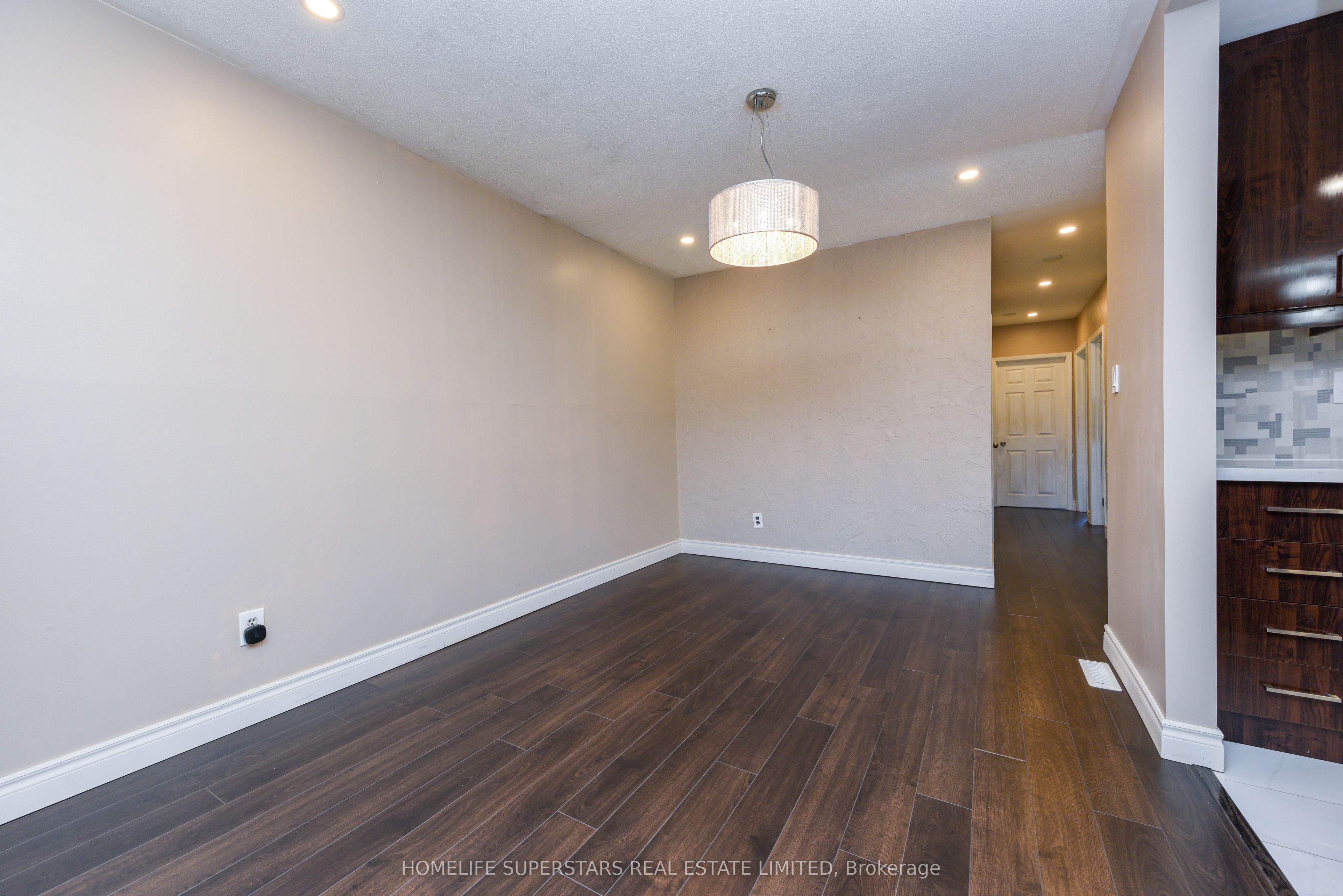 3424 Laddie Crescent Property Photo 17