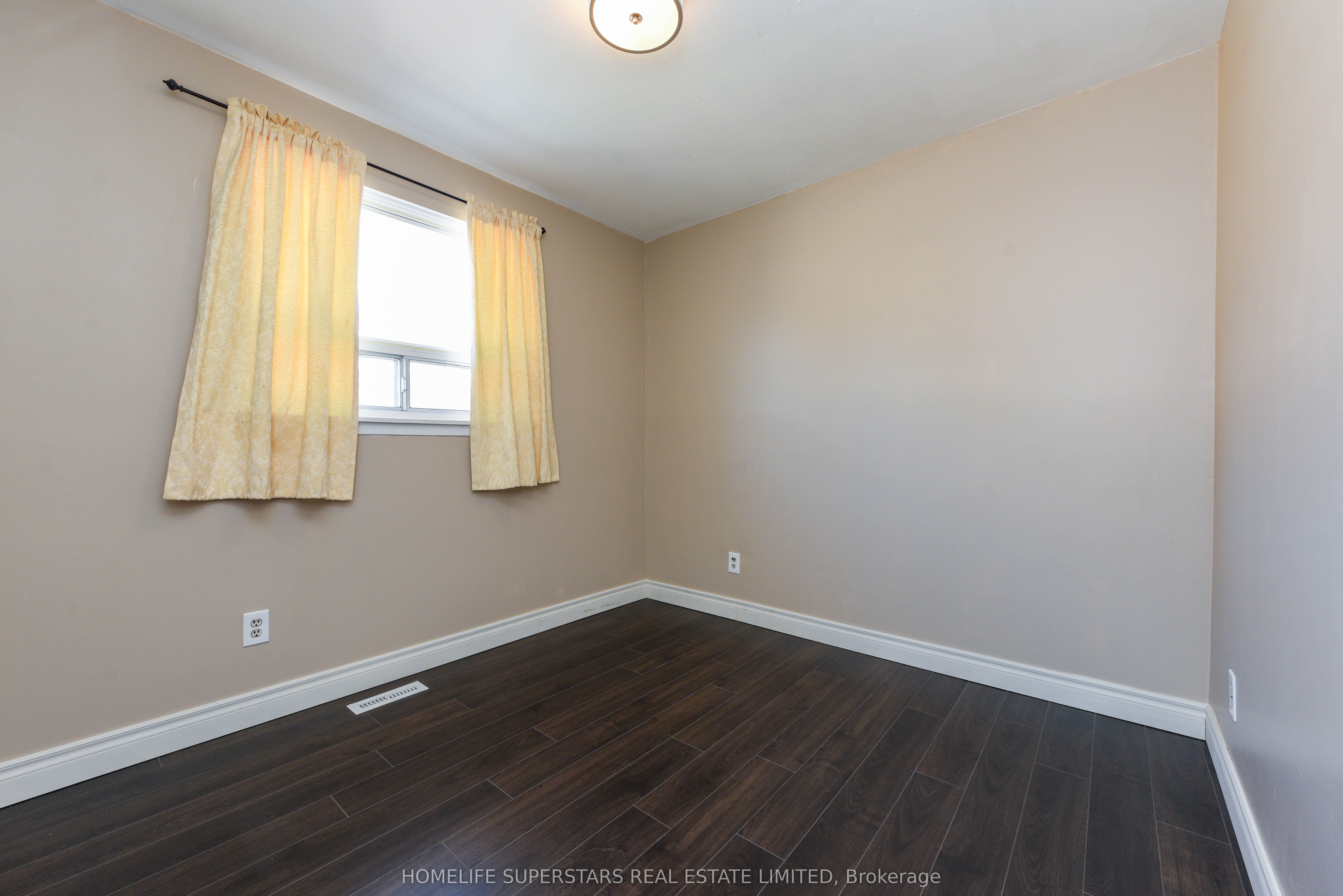 3424 Laddie Crescent Property Photo 19