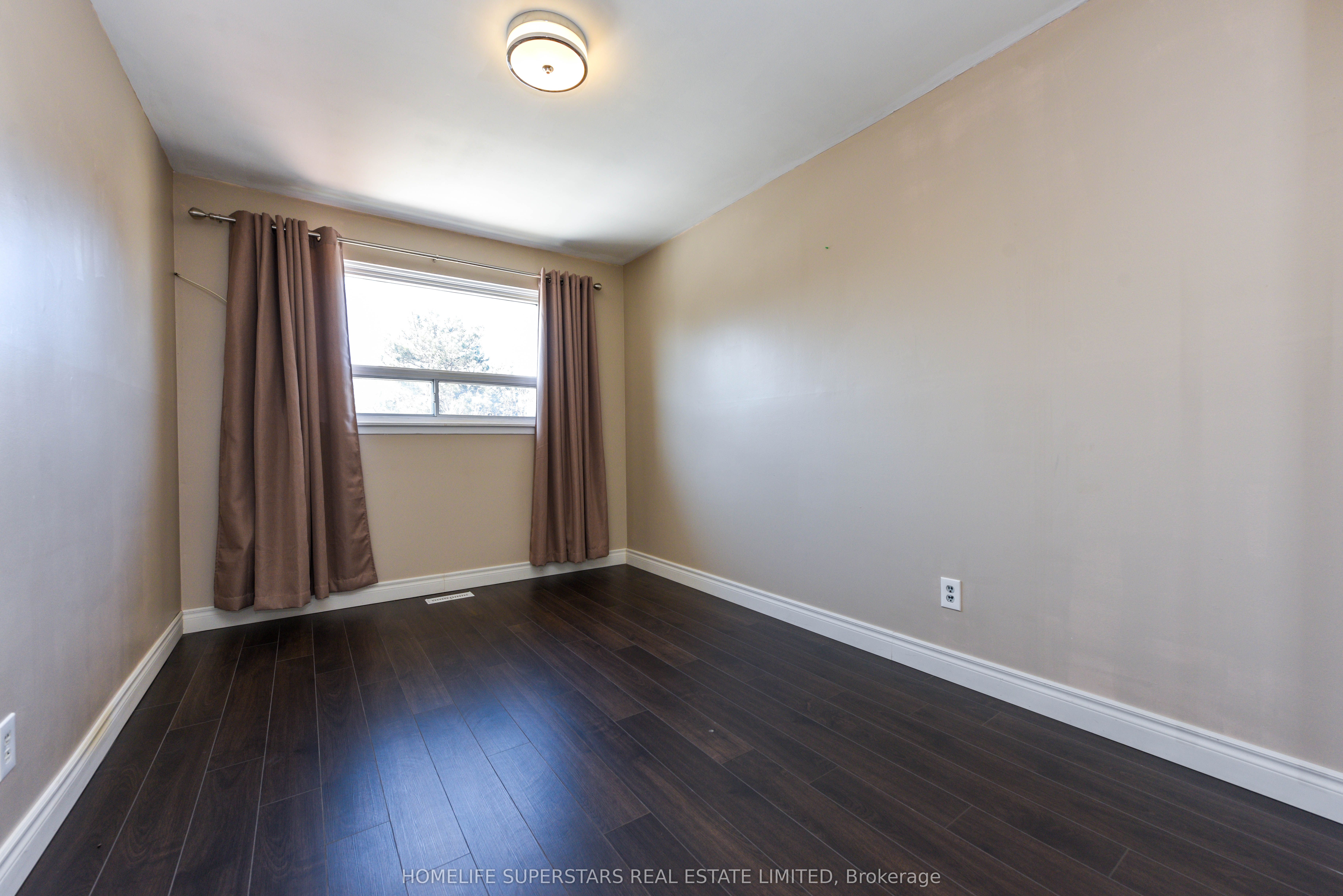 3424 Laddie Crescent Property Photo 24