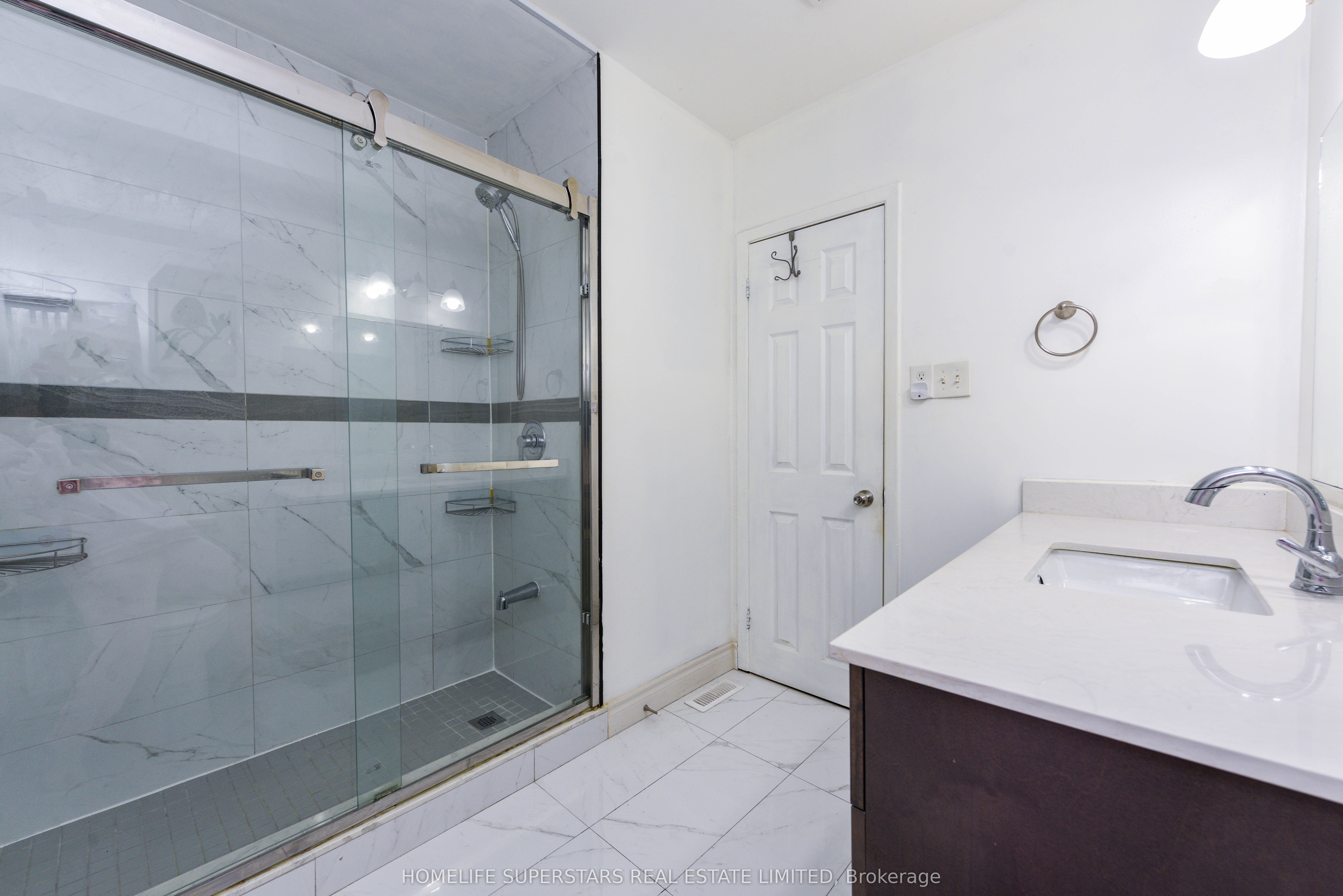 3424 Laddie Crescent Property Photo 26