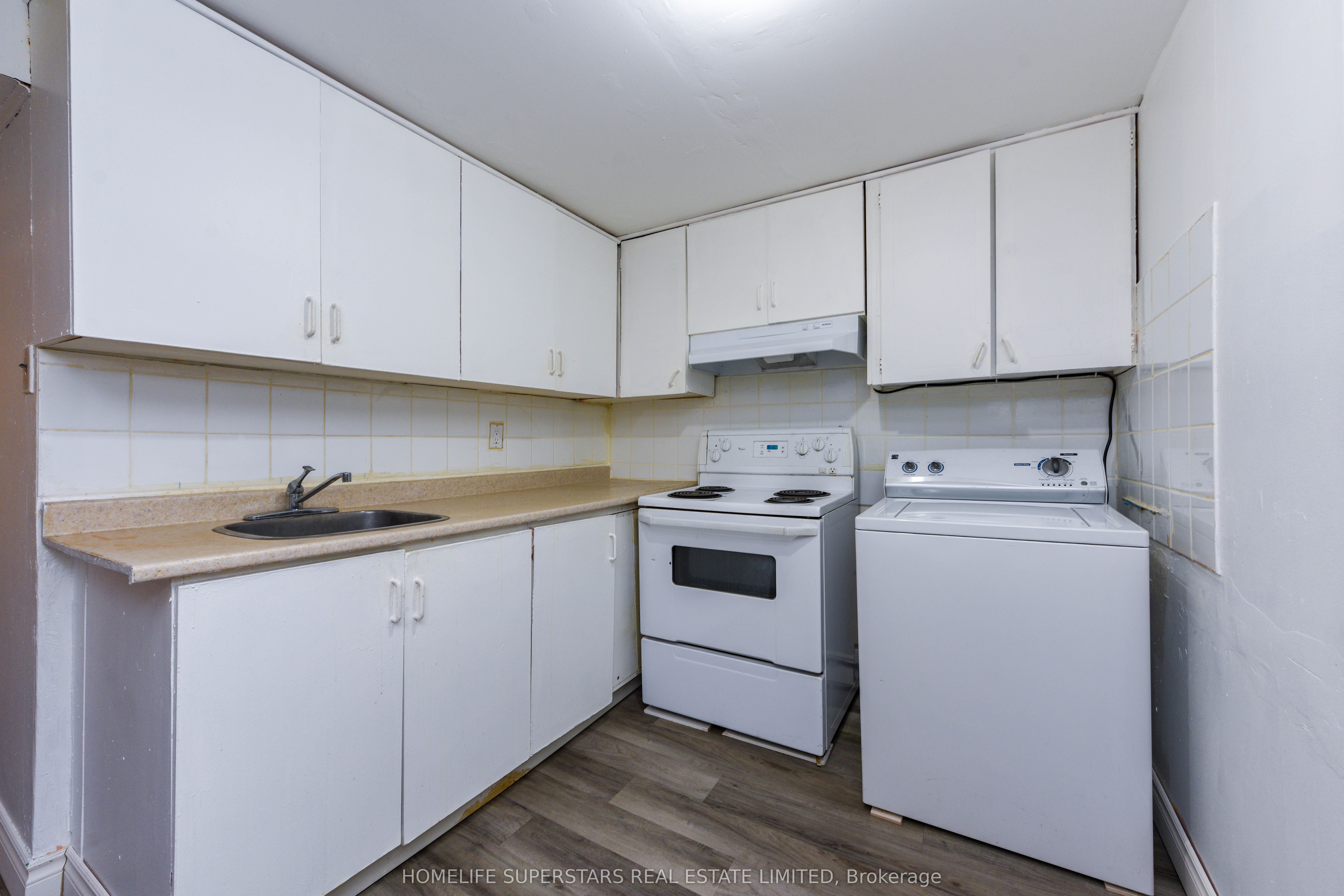 3424 Laddie Crescent Property Photo 30