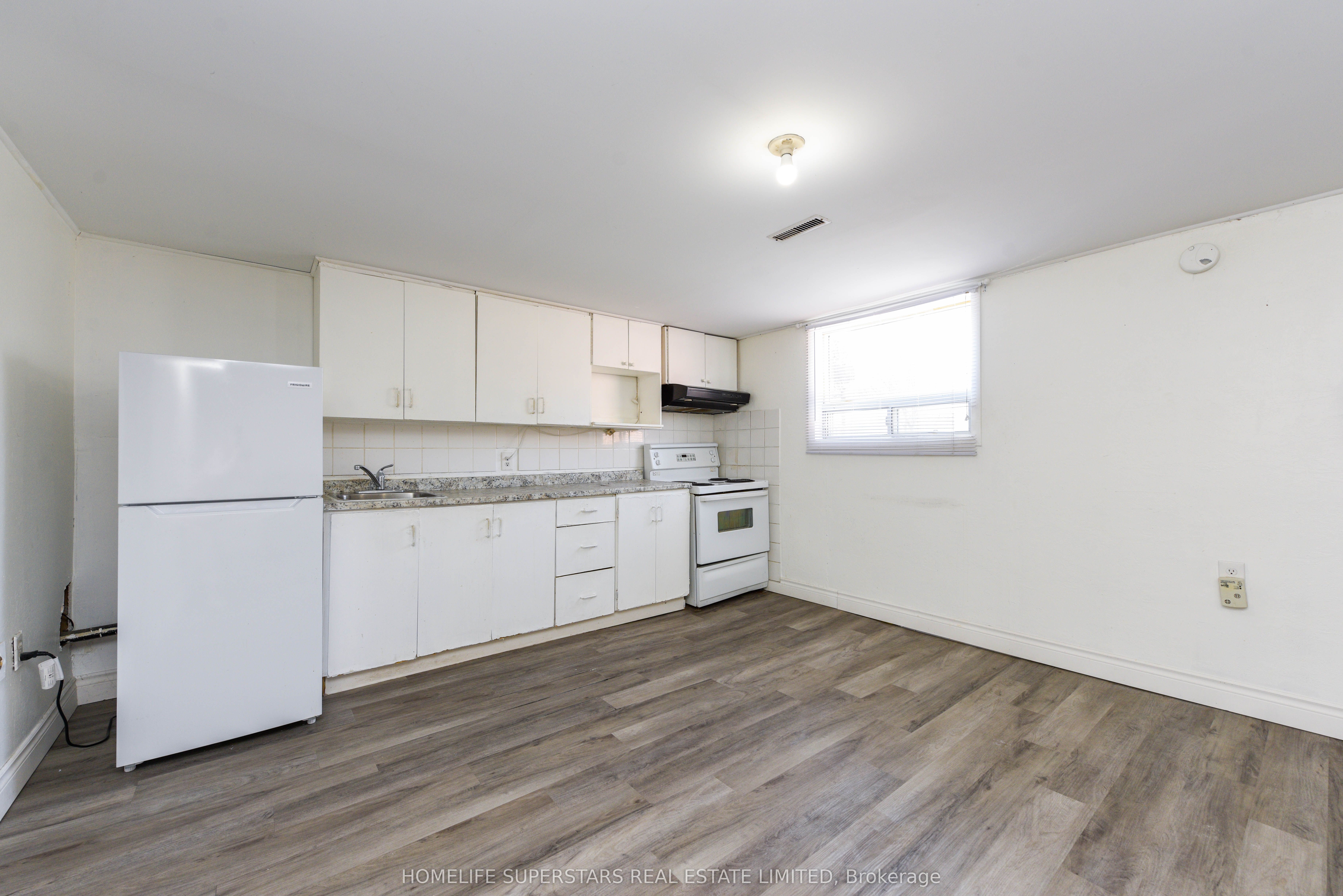 3424 Laddie Crescent Property Photo 36