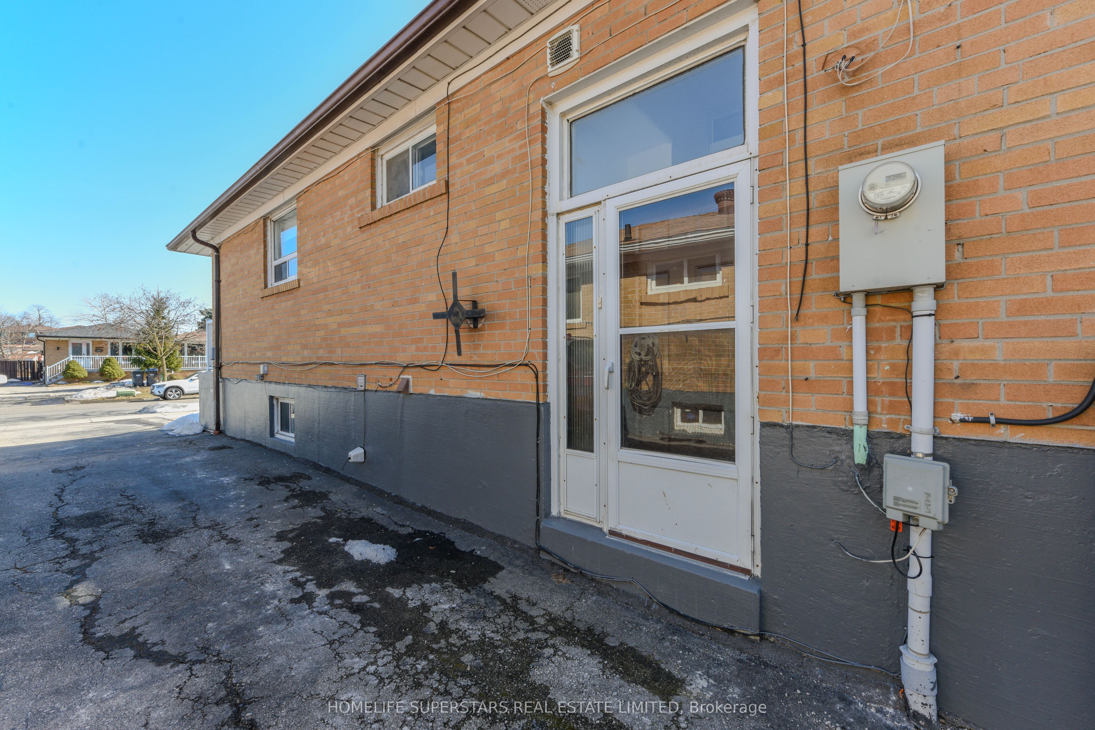 3424 Laddie Crescent Property Photo 40