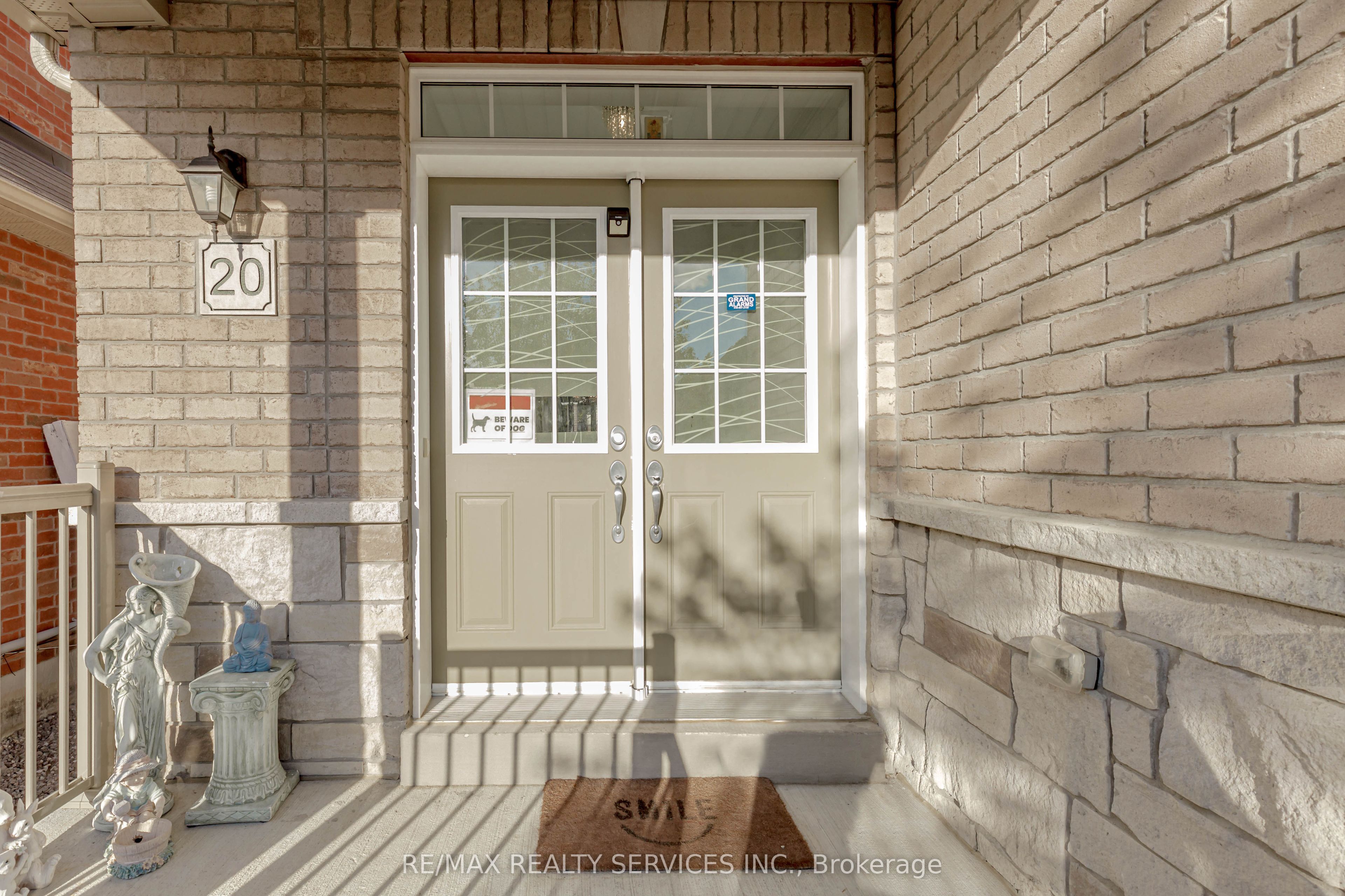 20 Blackberry Valley Cres Property Photo 2