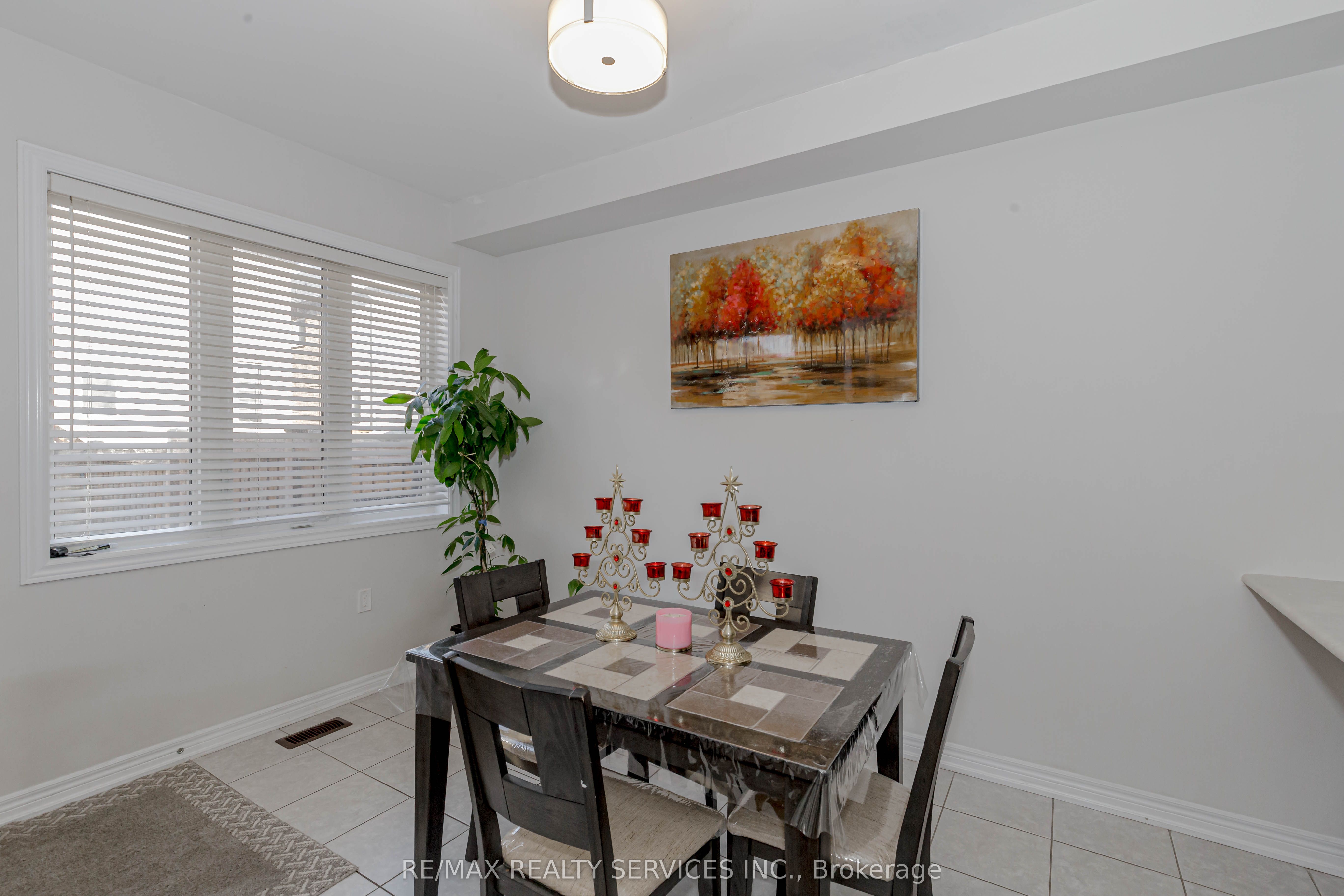 20 Blackberry Valley Cres Property Photo 8