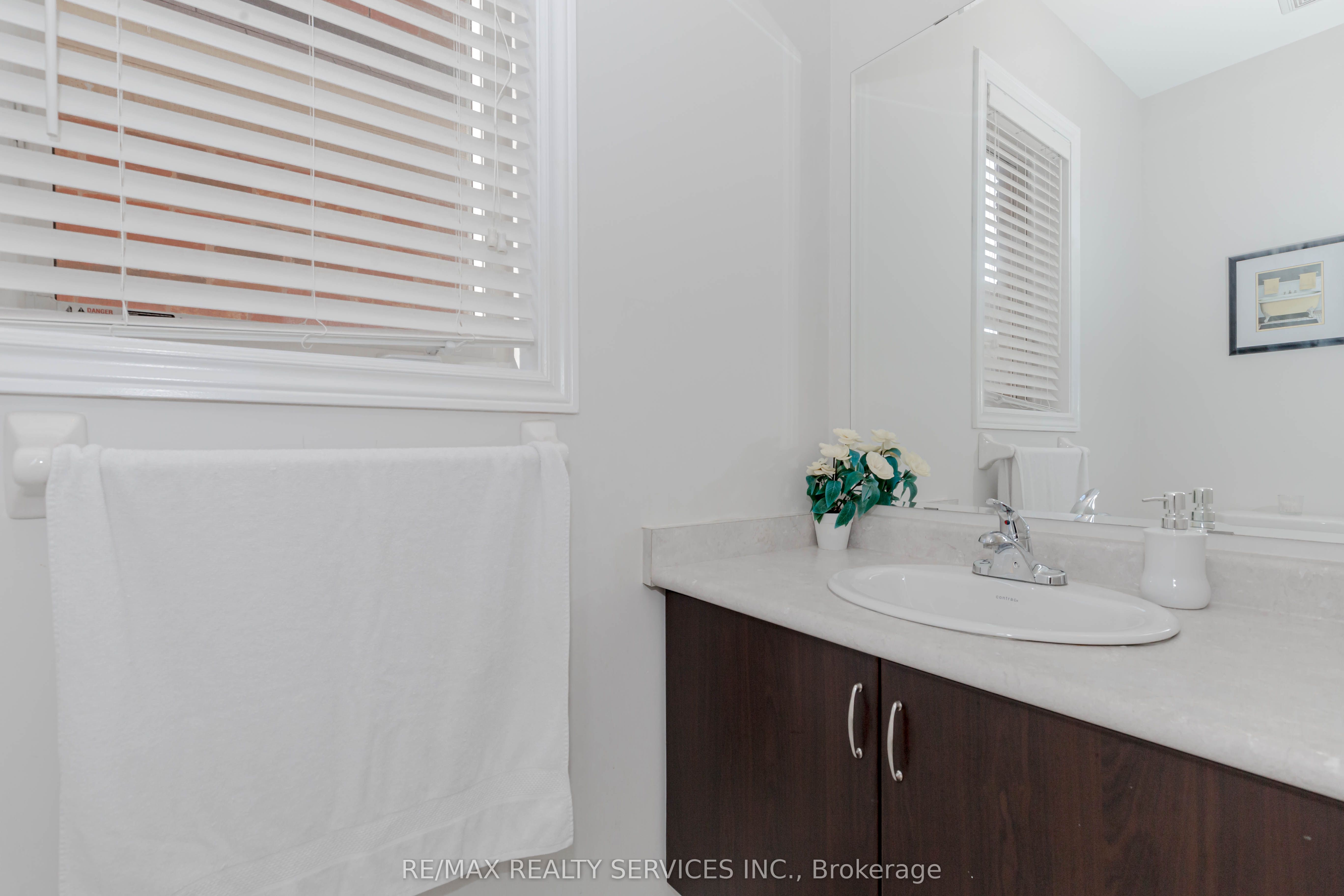 20 Blackberry Valley Cres Property Photo 14