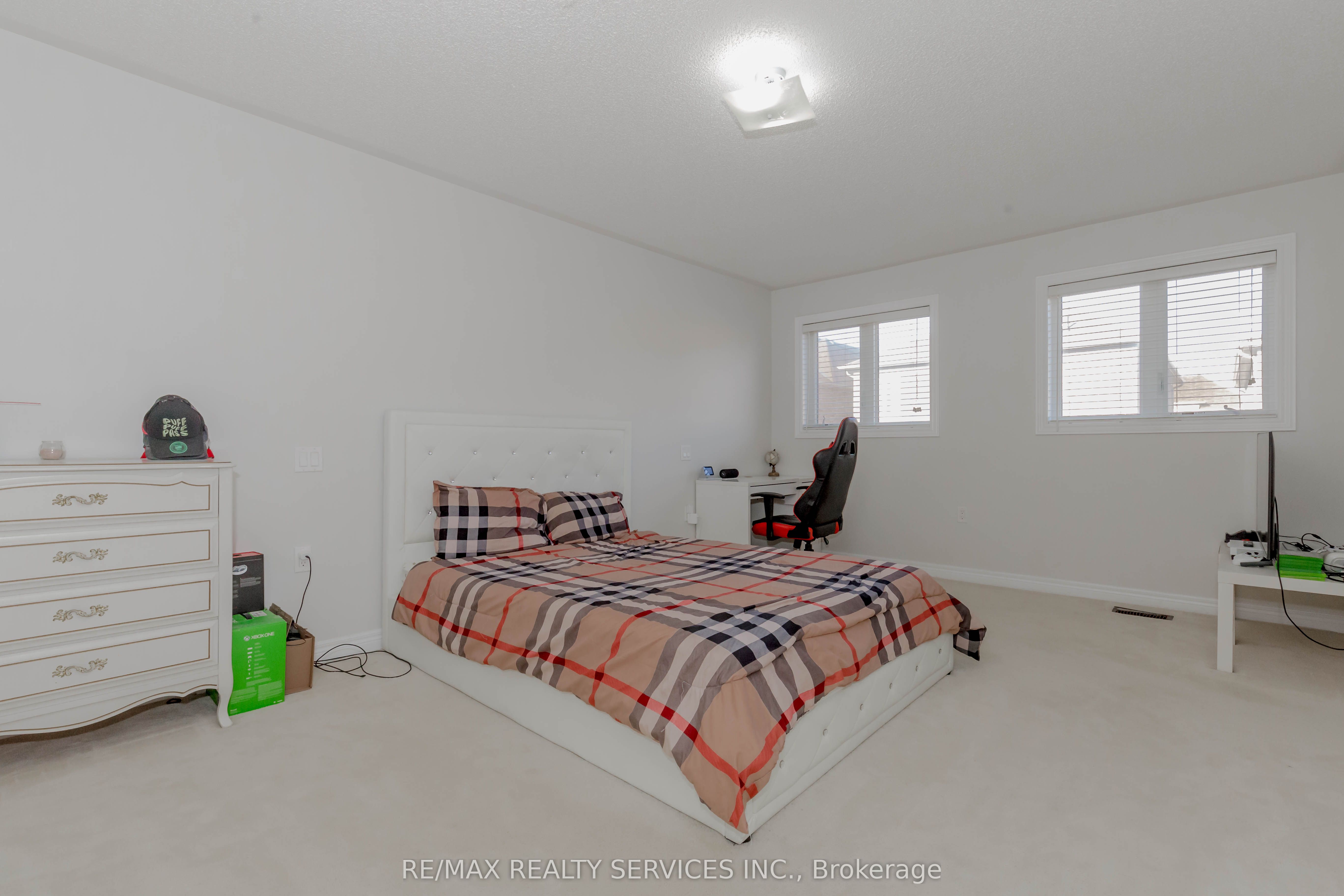 20 Blackberry Valley Cres Property Photo 16