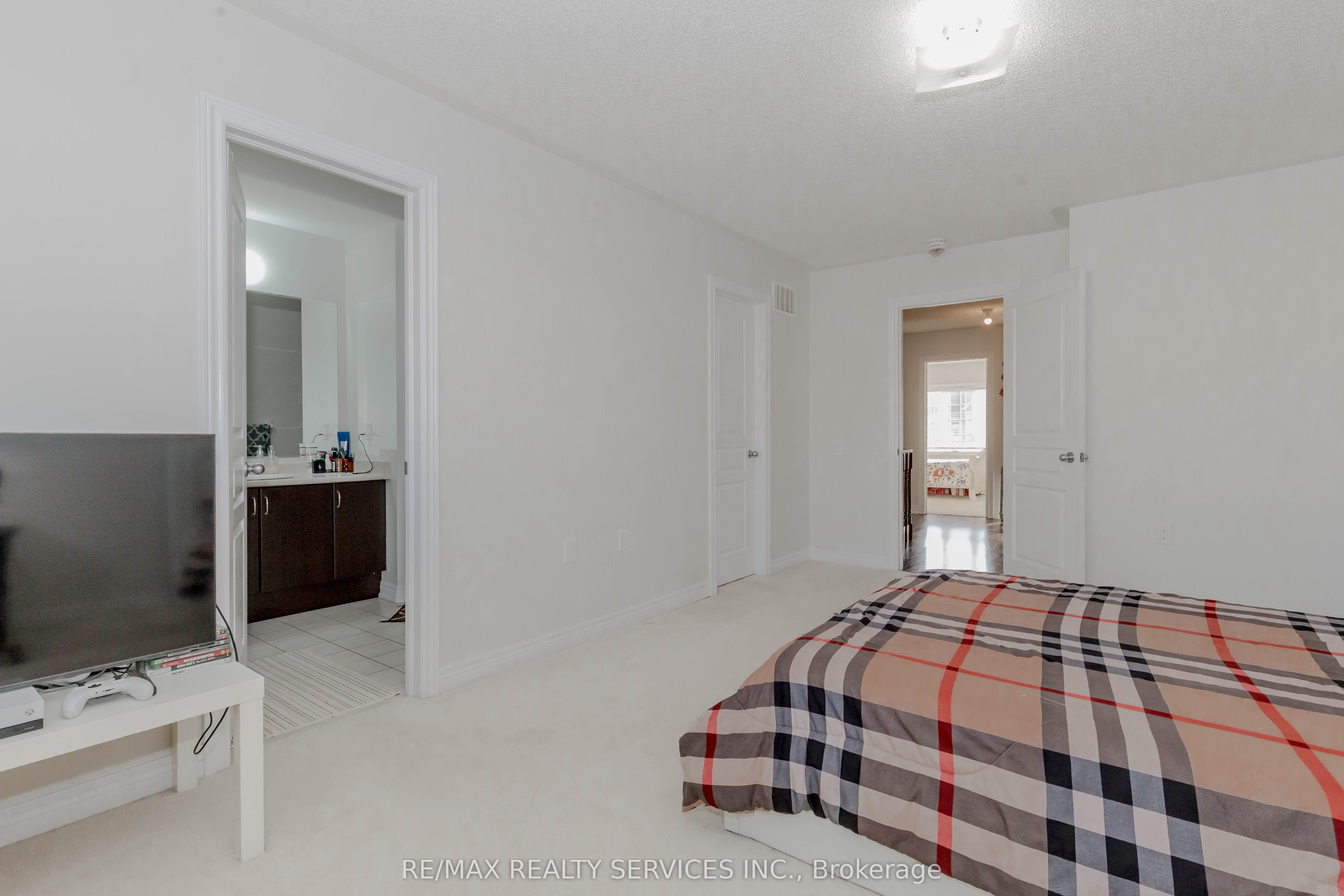 20 Blackberry Valley Cres Property Photo 18