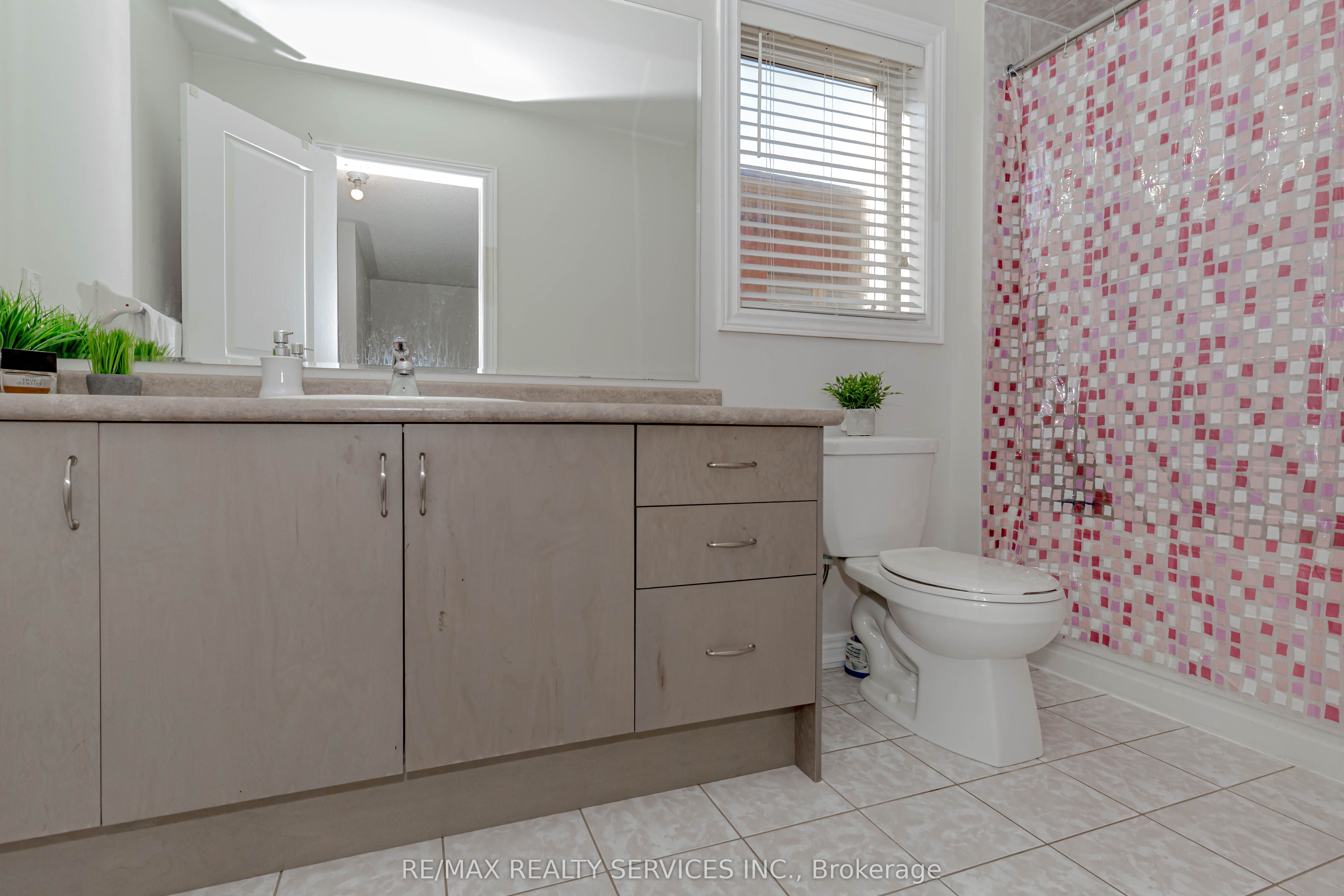 20 Blackberry Valley Cres Property Photo 23
