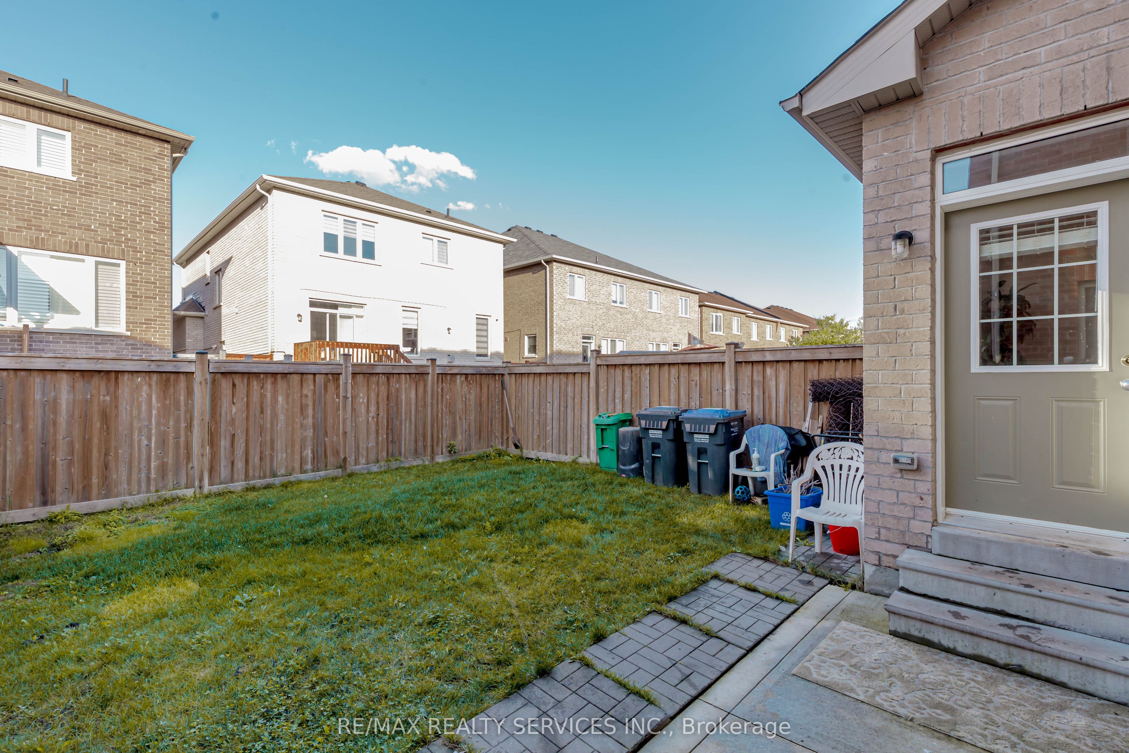 20 Blackberry Valley Cres Property Photo 27