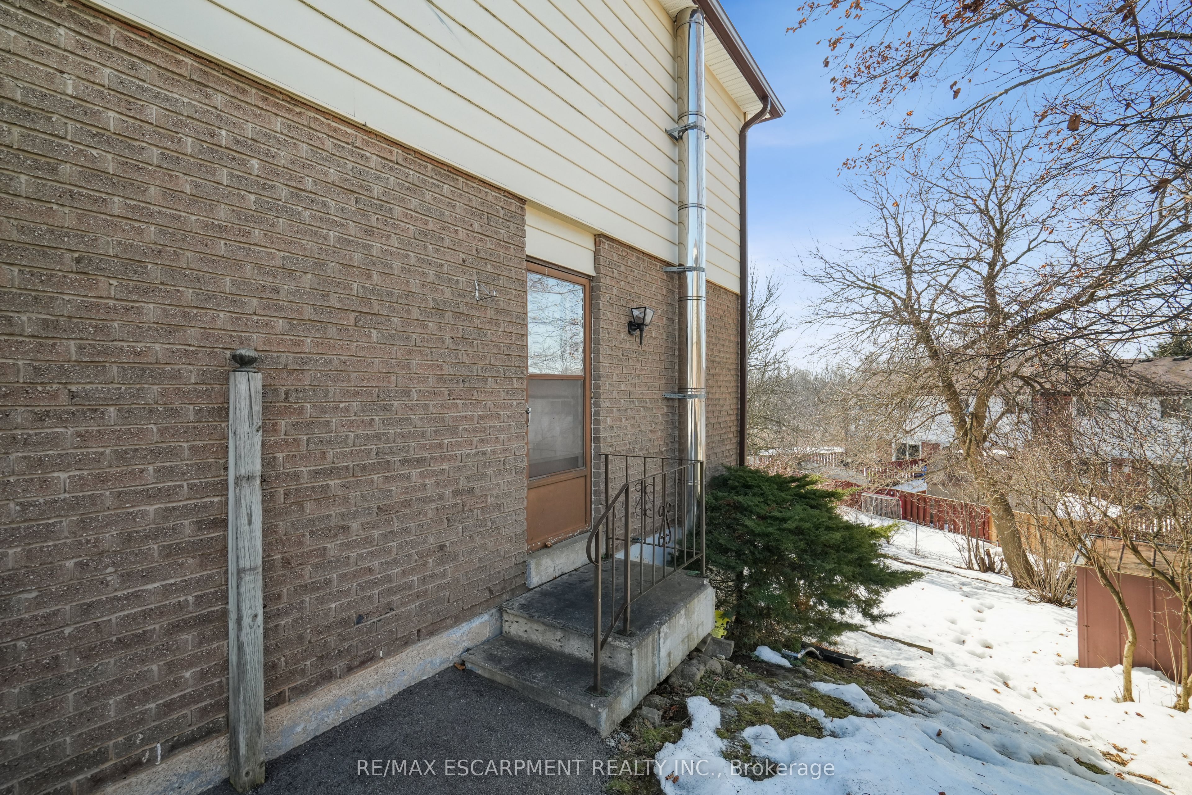 24 Campbell Court Property Photo 3