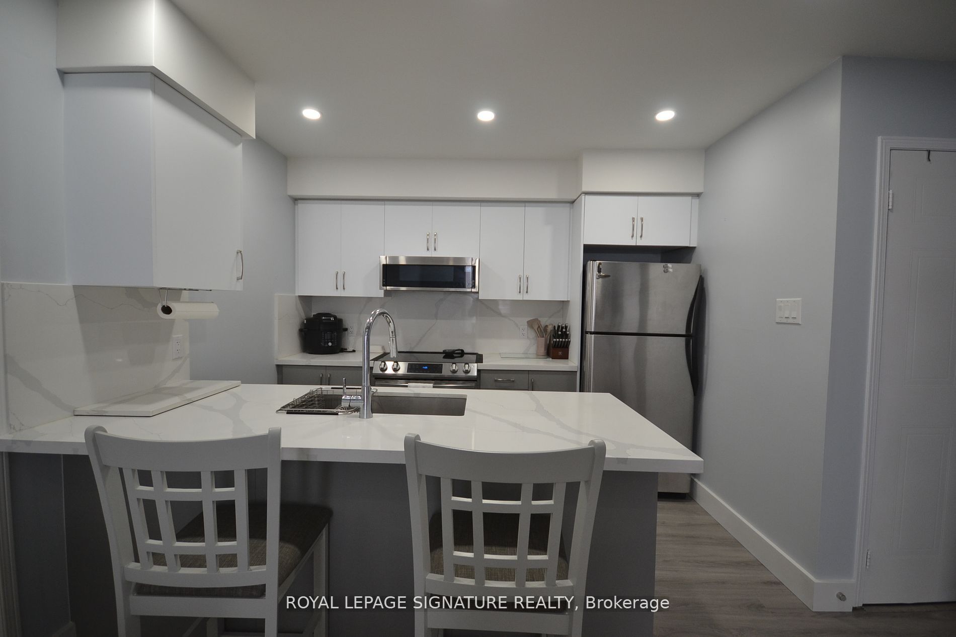 4975 Southampton Dr Property Photo 10