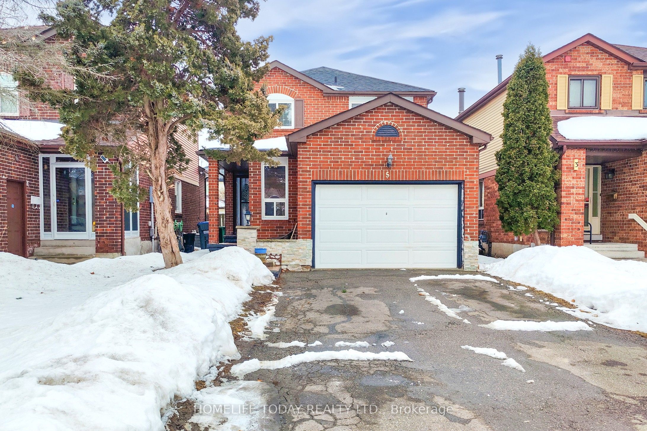 5 Rustywood Dr Property Photo 2
