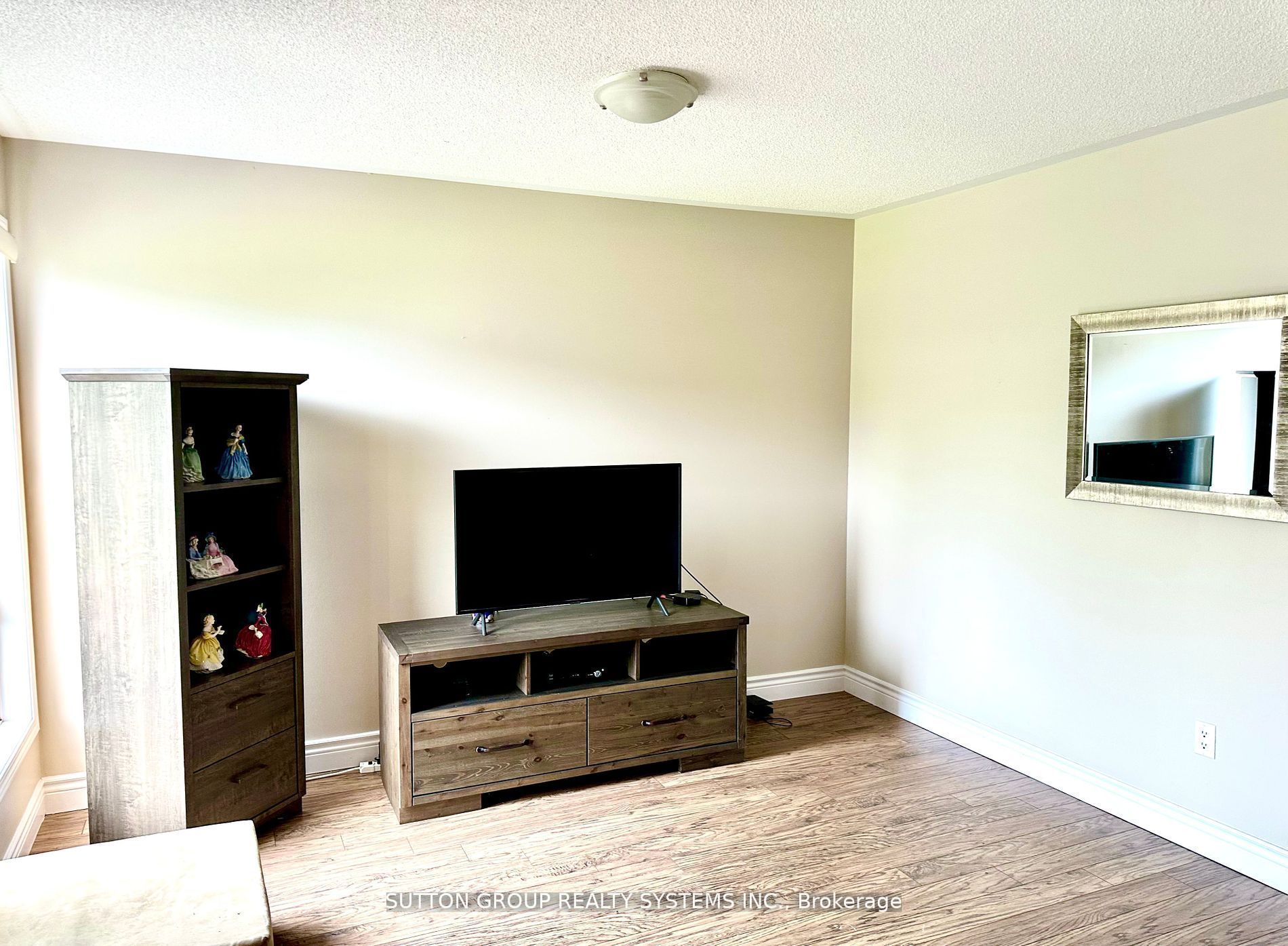 2467 Springforest Dr Property Photo 7