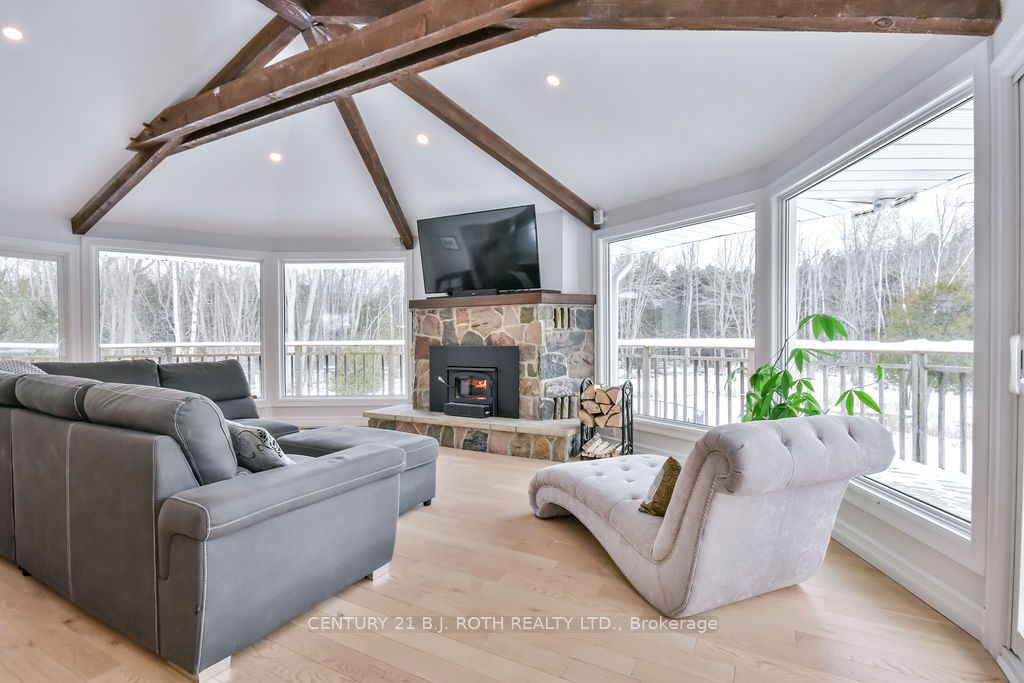 10457 Darkwood Rd Property Photo 9