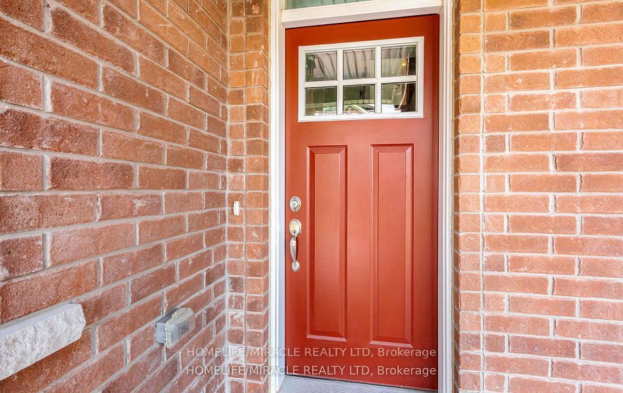 1256 Redbud Gardens Property Photo 4