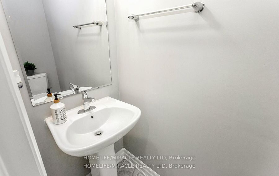 1256 Redbud Gardens Property Photo 19