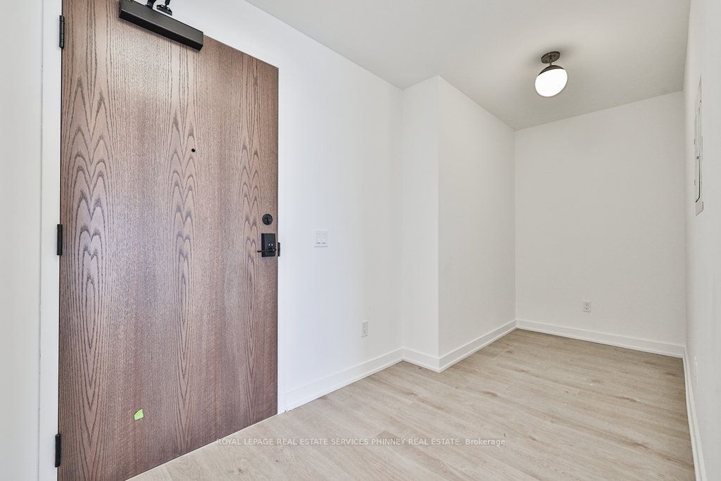 #1505 - 1035 Southdown Road Property Photo 2