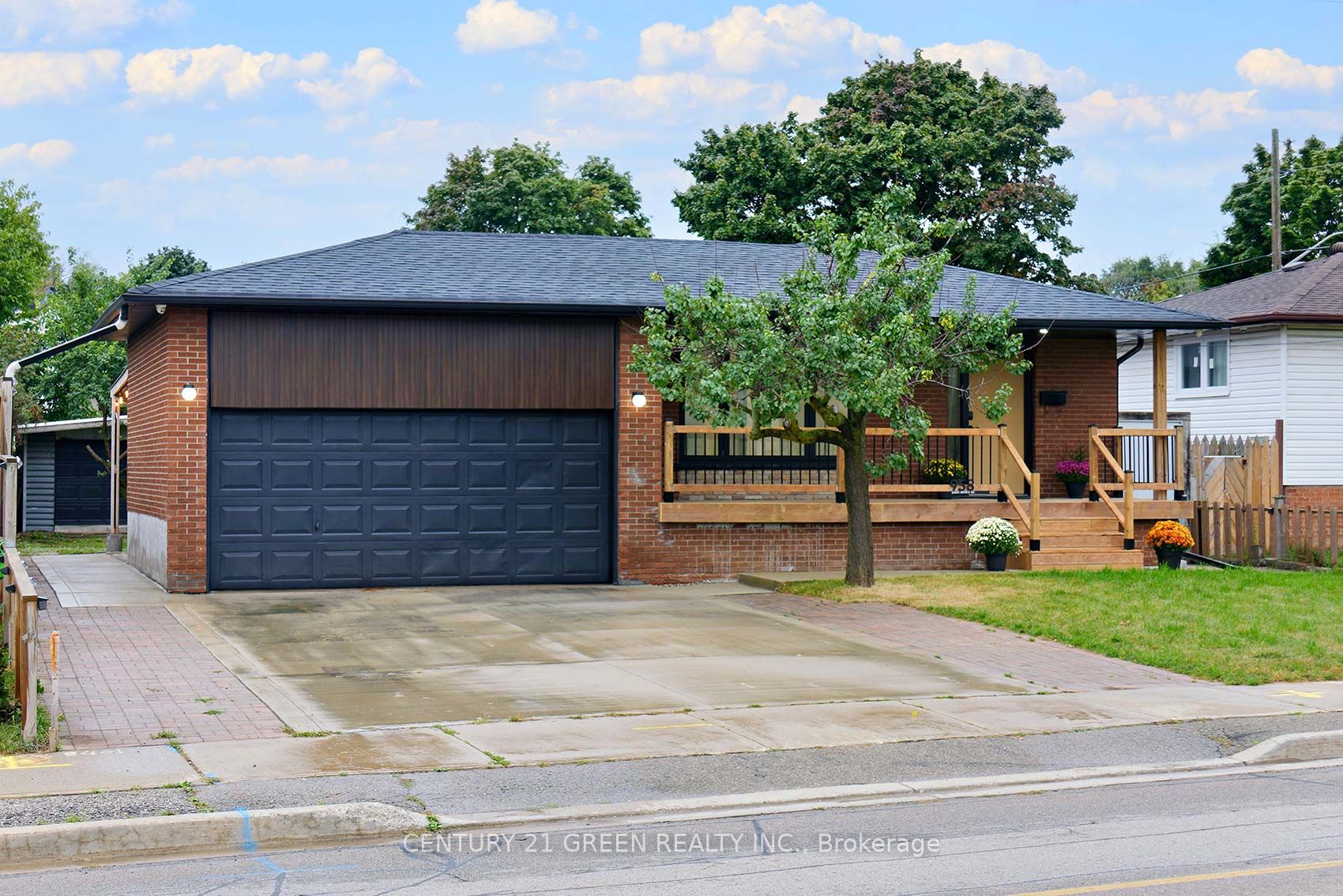 958 South Service Road Property Photo 2