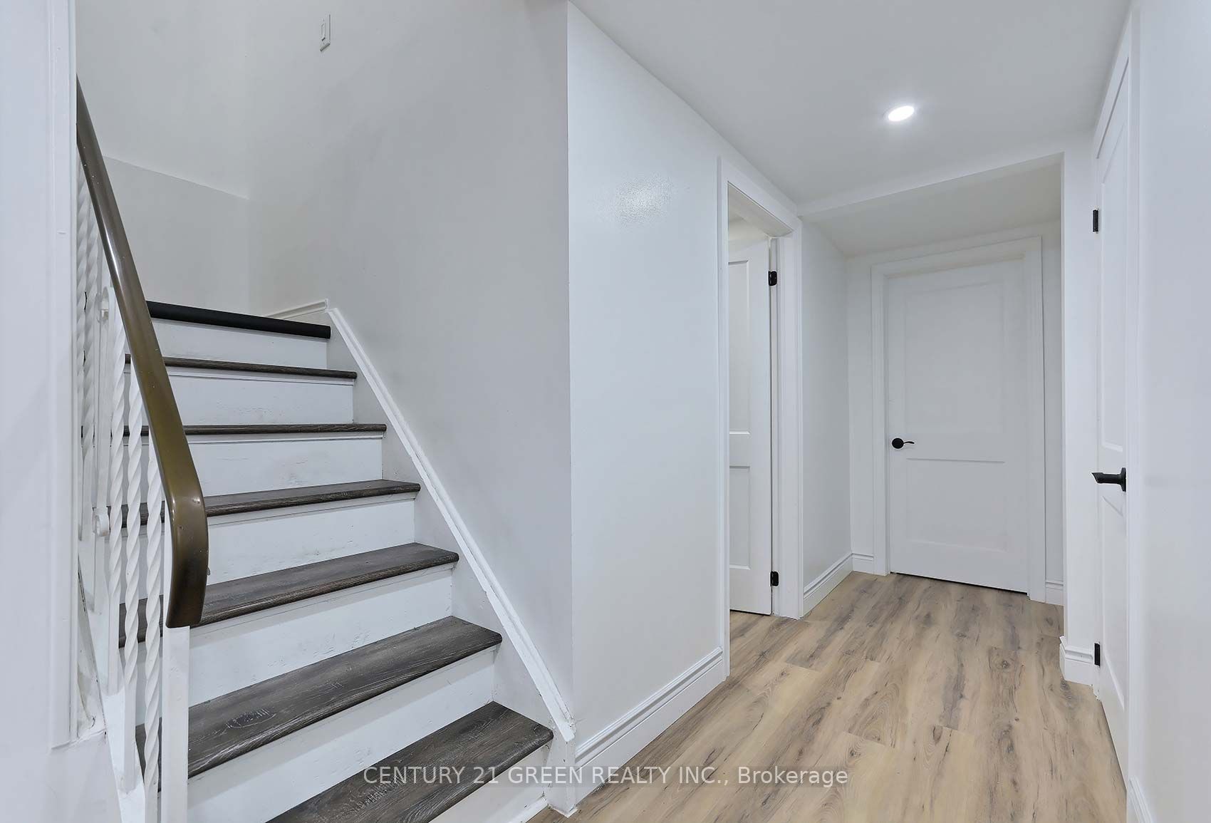 958 South Service Road Property Photo 18