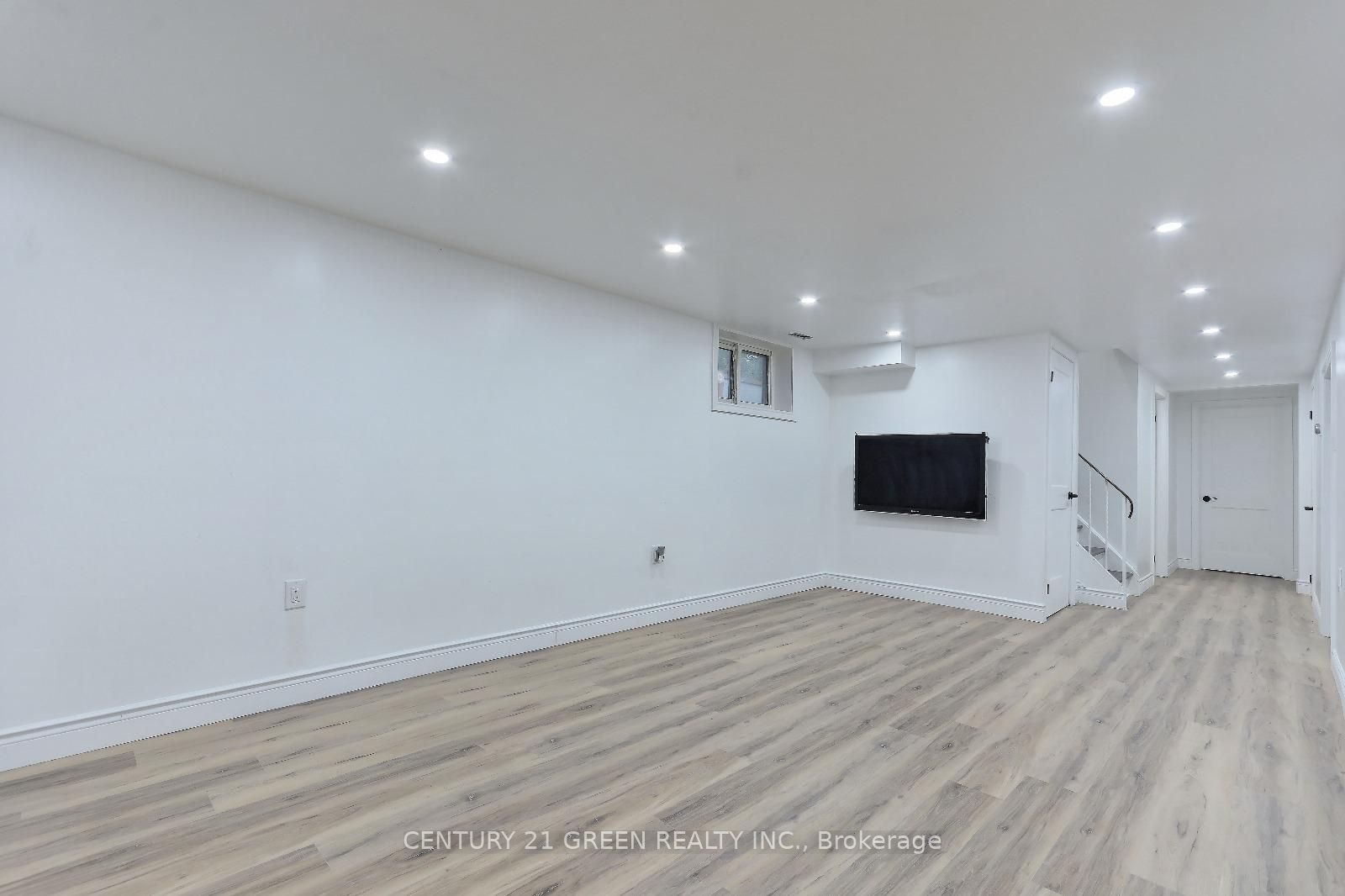 958 South Service Road Property Photo 24