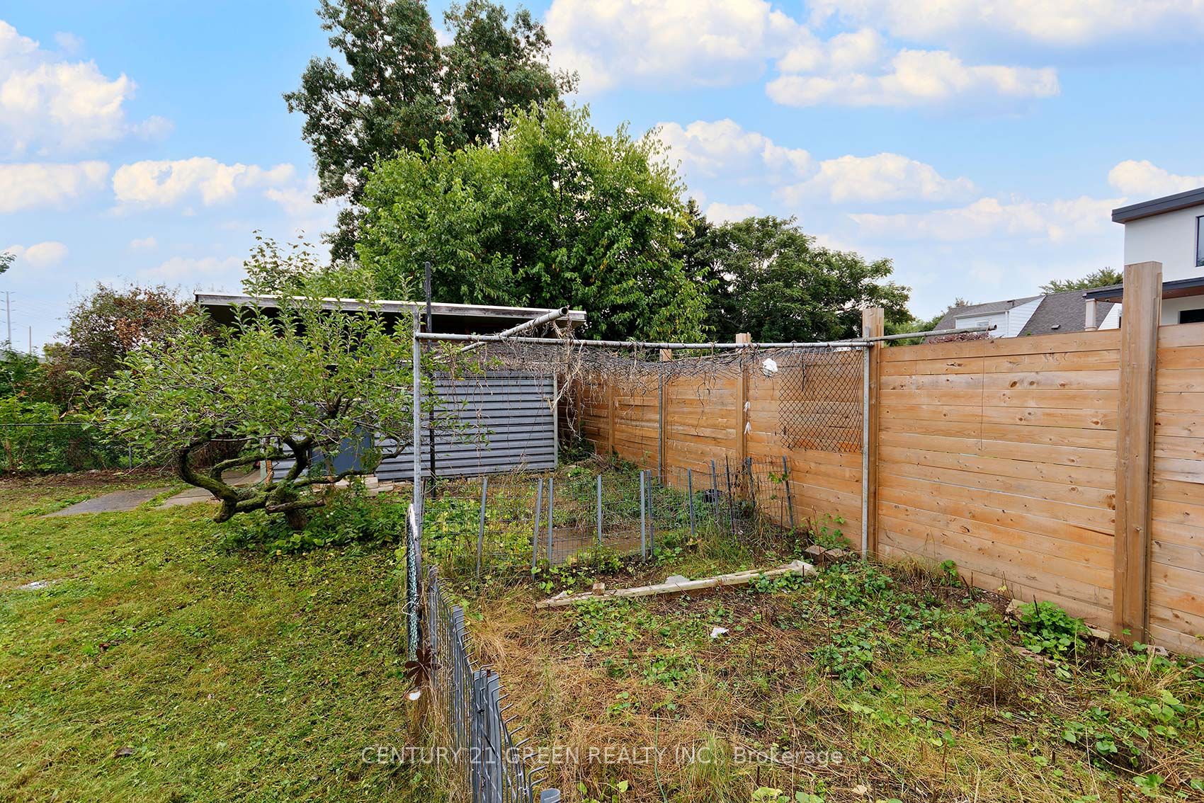 958 South Service Road Property Photo 31