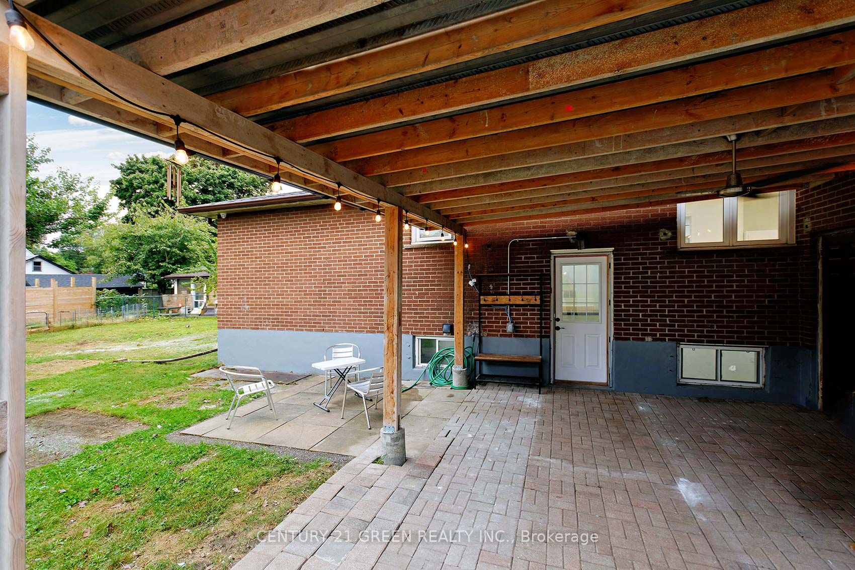 958 South Service Road Property Photo 32