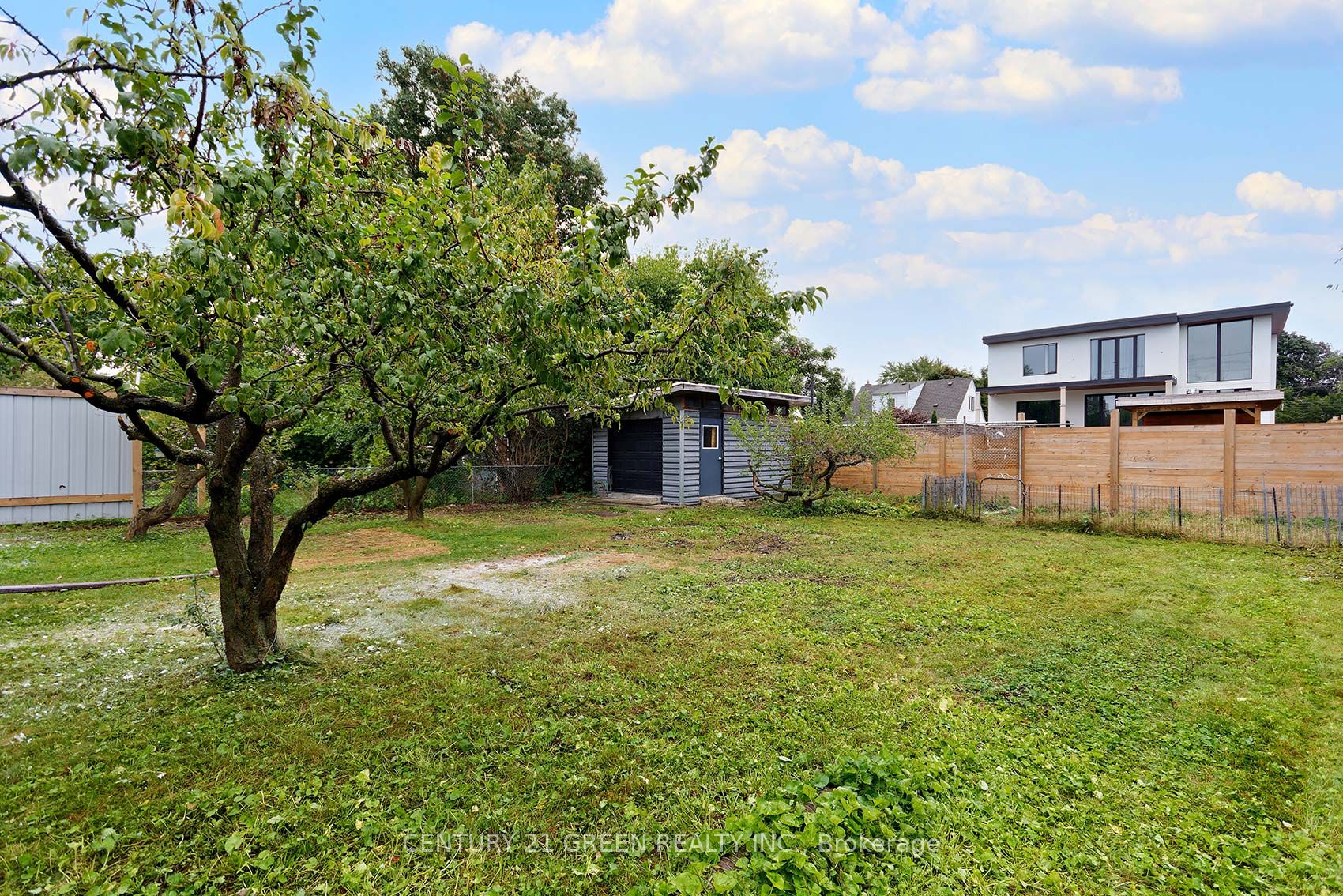 958 South Service Road Property Photo 35