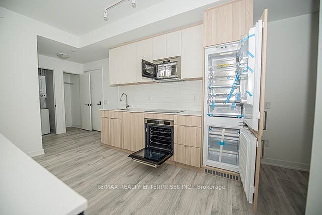 #345 - 215 Lakeshore Road Property Photo 7