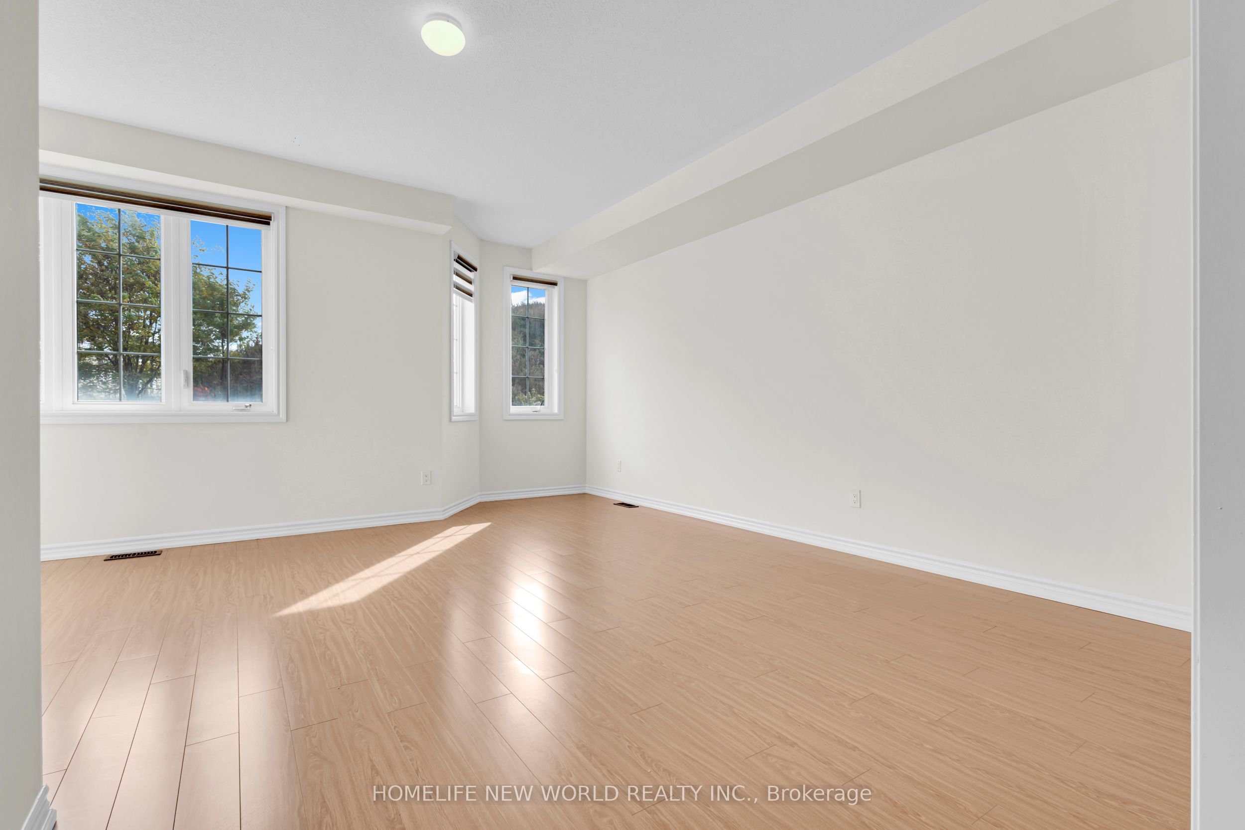 8 Shiff Crescent Property Photo 7