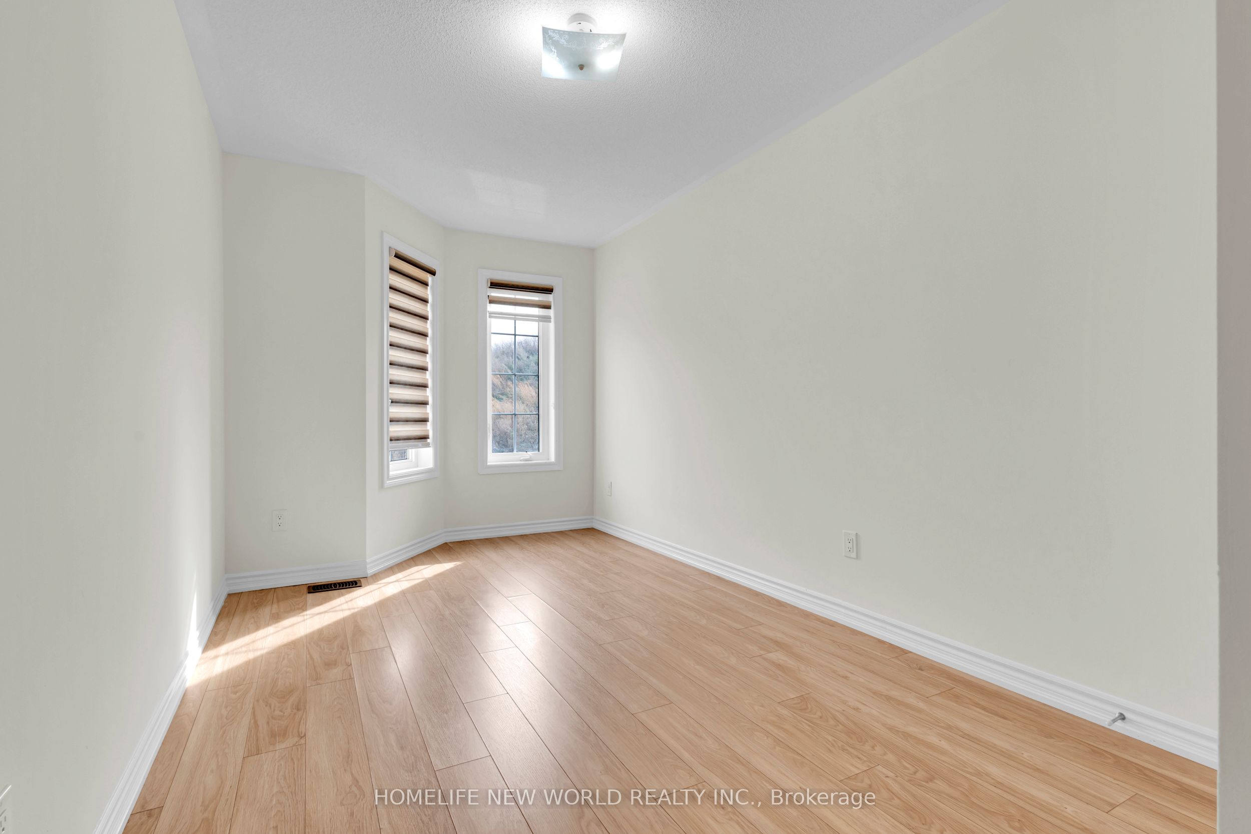 8 Shiff Crescent Property Photo 24