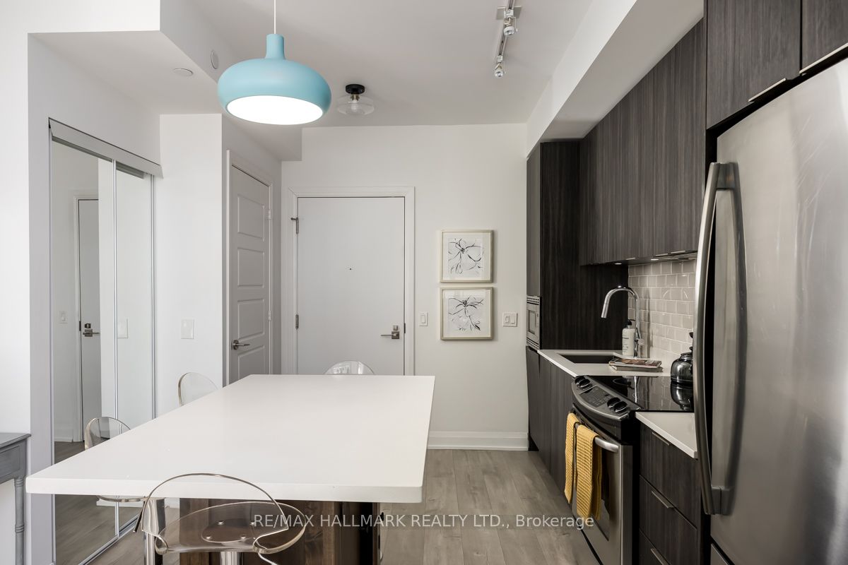 #604 - 110 Marine Parade Drive Property Photo 7