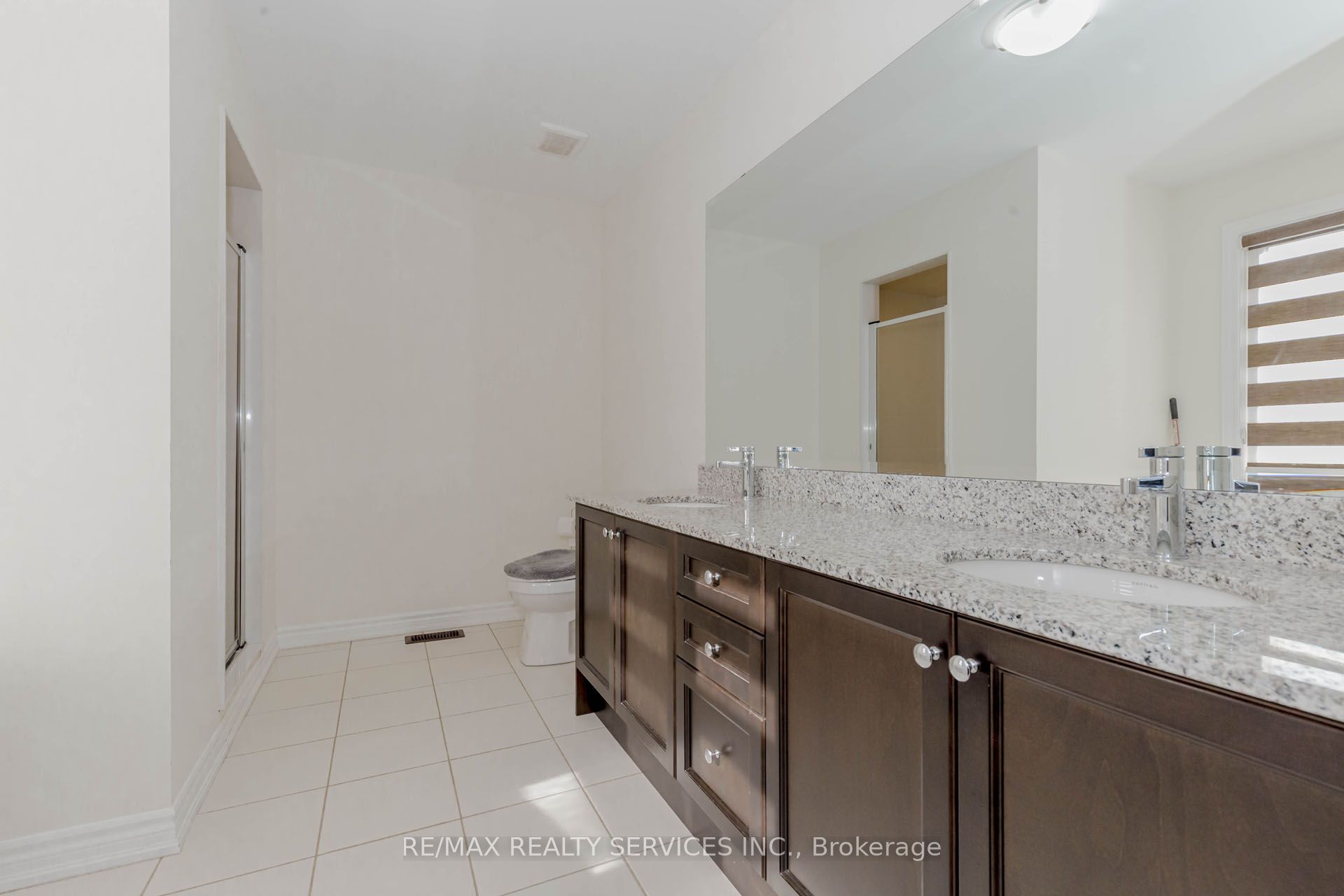 17 Seymour Road Property Photo 37