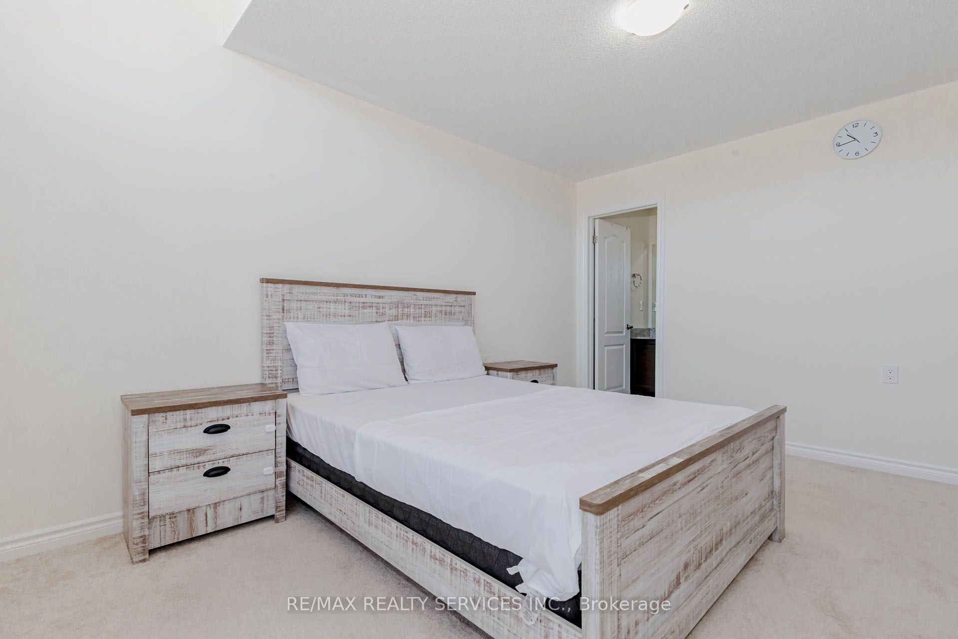 17 Seymour Road Property Photo 39
