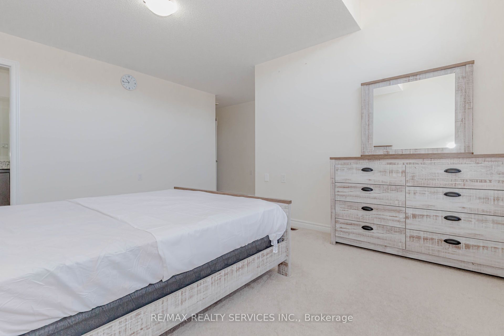 17 Seymour Road Property Photo 40