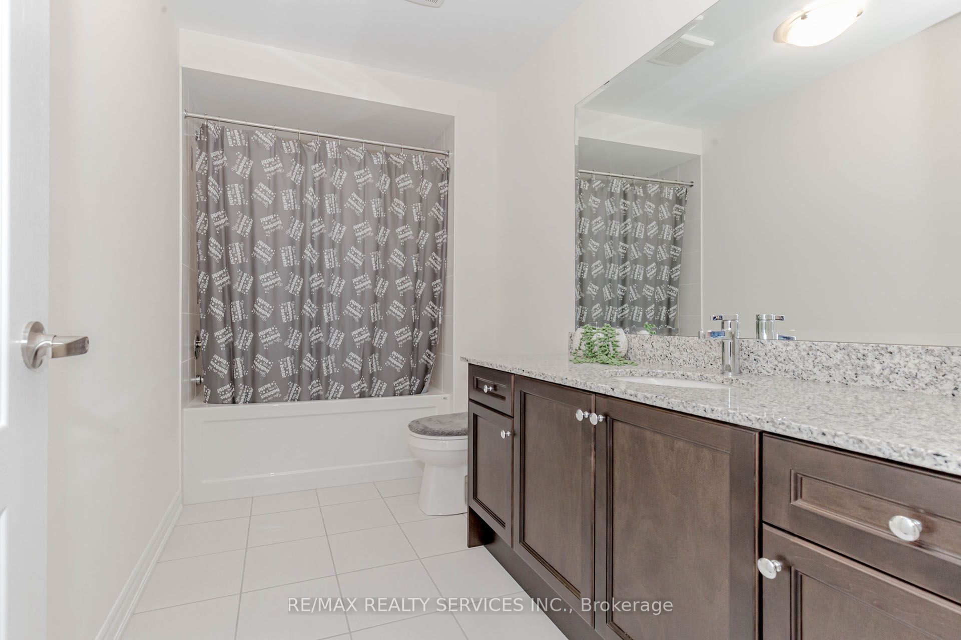 17 Seymour Road Property Photo 45