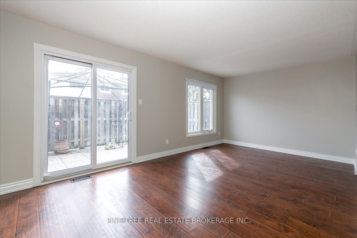 #2 - 2232 Upper Middle Road Property Photo 11