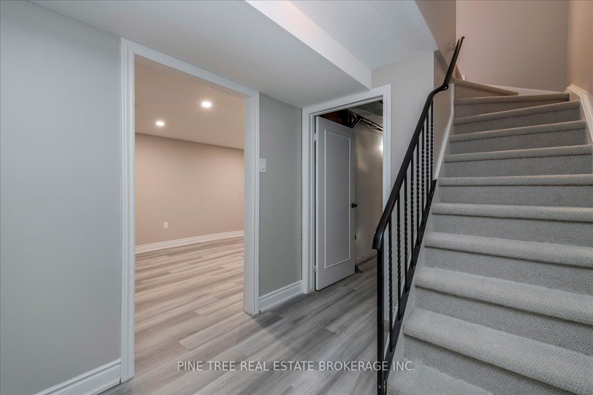 #2 - 2232 Upper Middle Road Property Photo 28