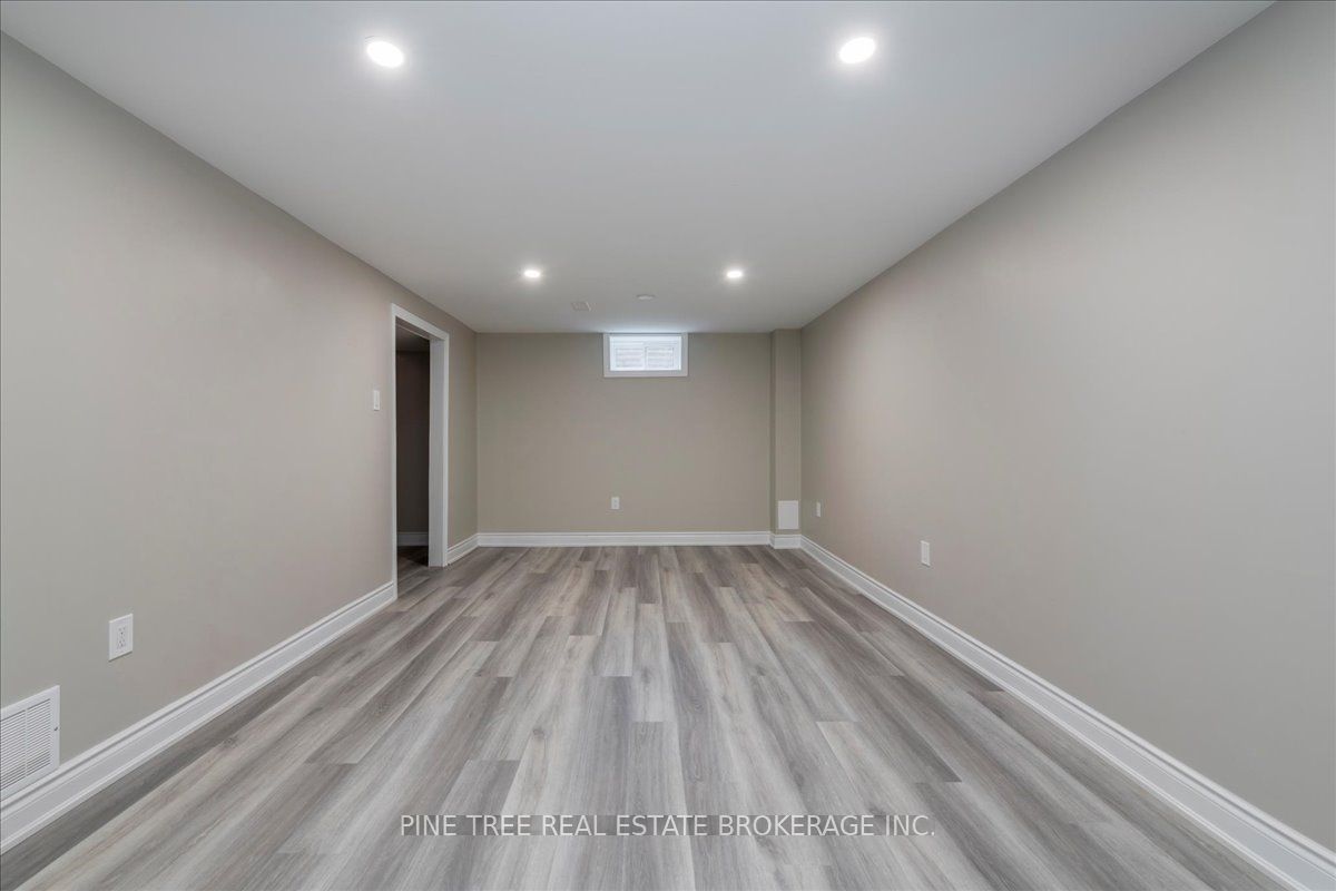 #2 - 2232 Upper Middle Road Property Photo 29