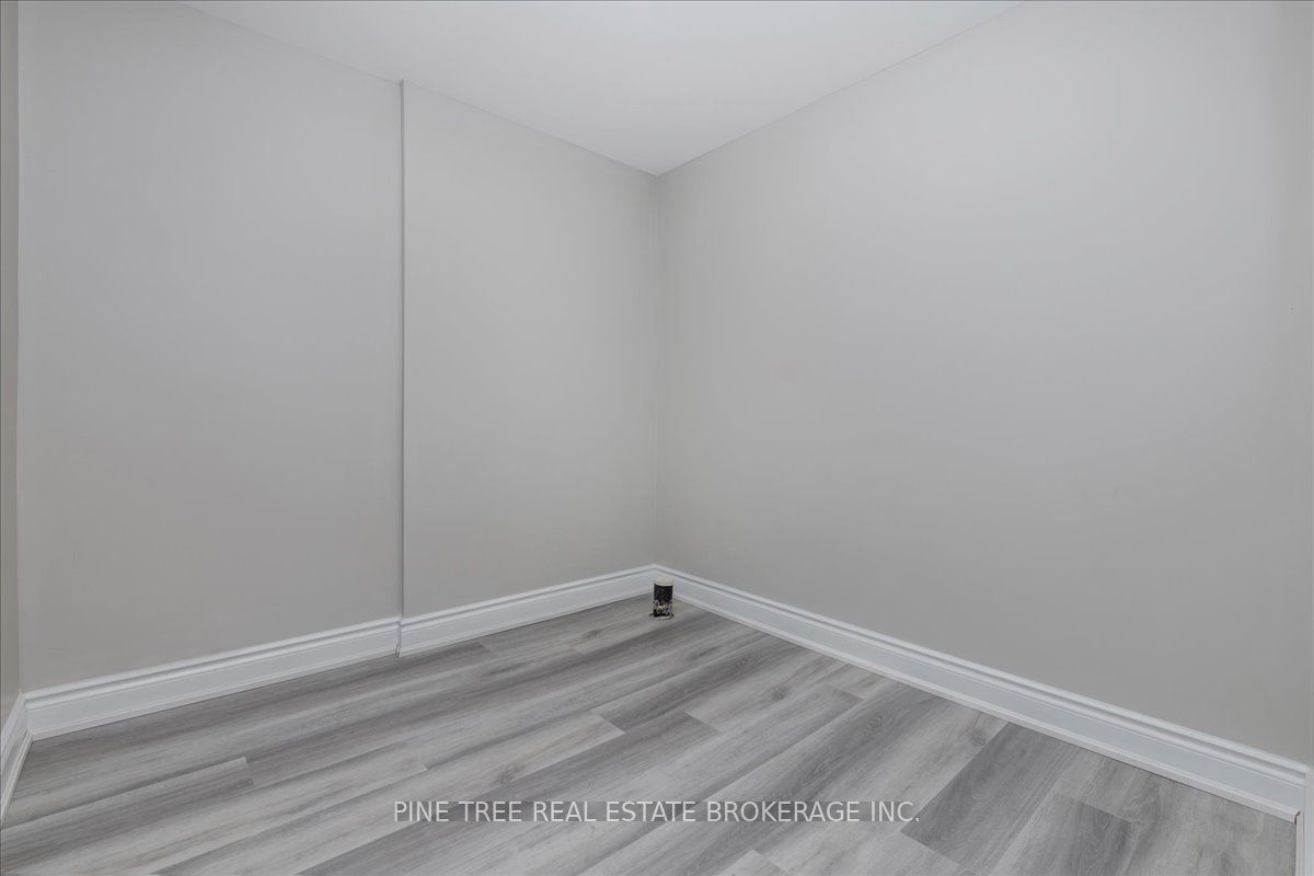 #2 - 2232 Upper Middle Road Property Photo 31