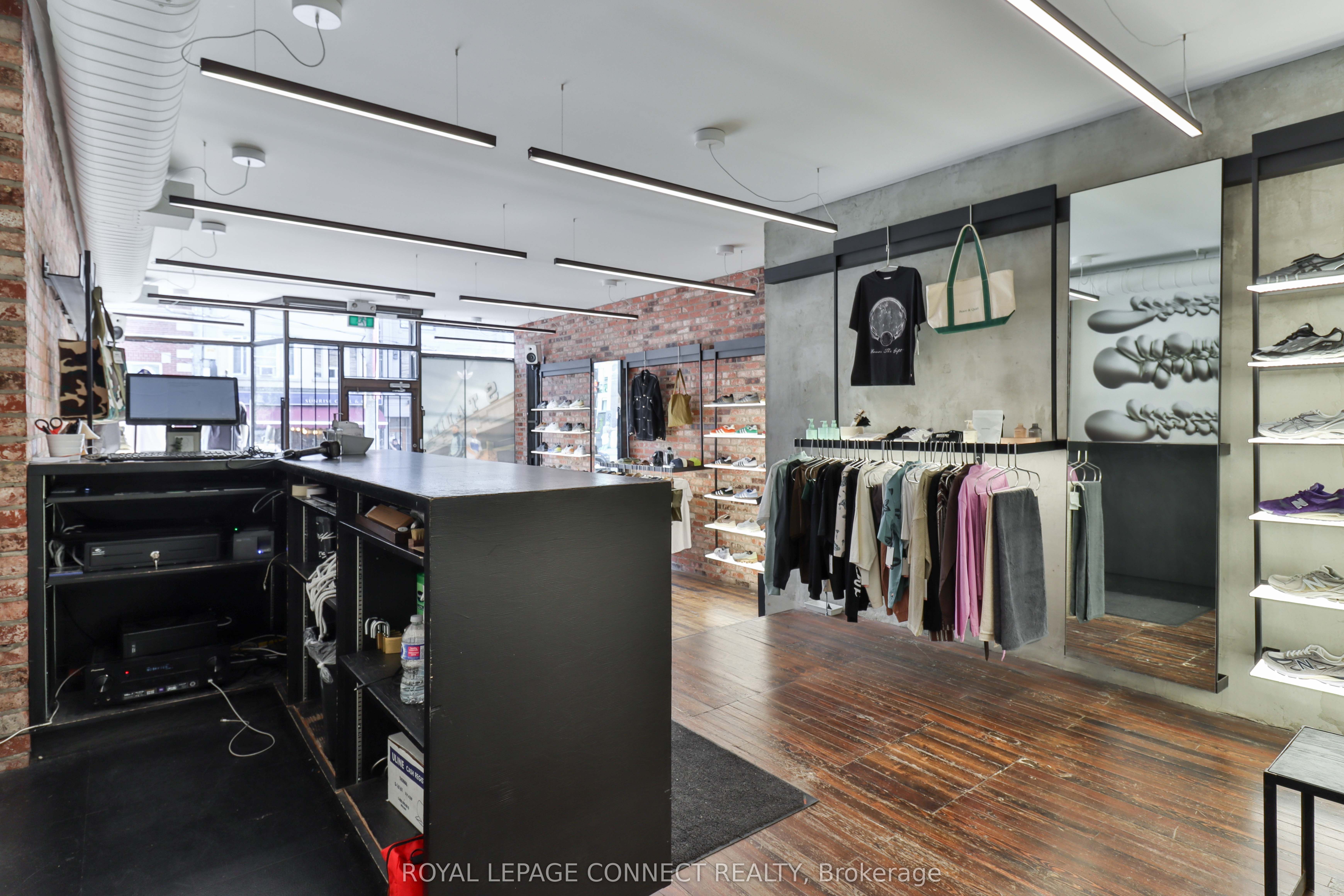 #main - 406 Roncesvalles Avenue Property Photo 12