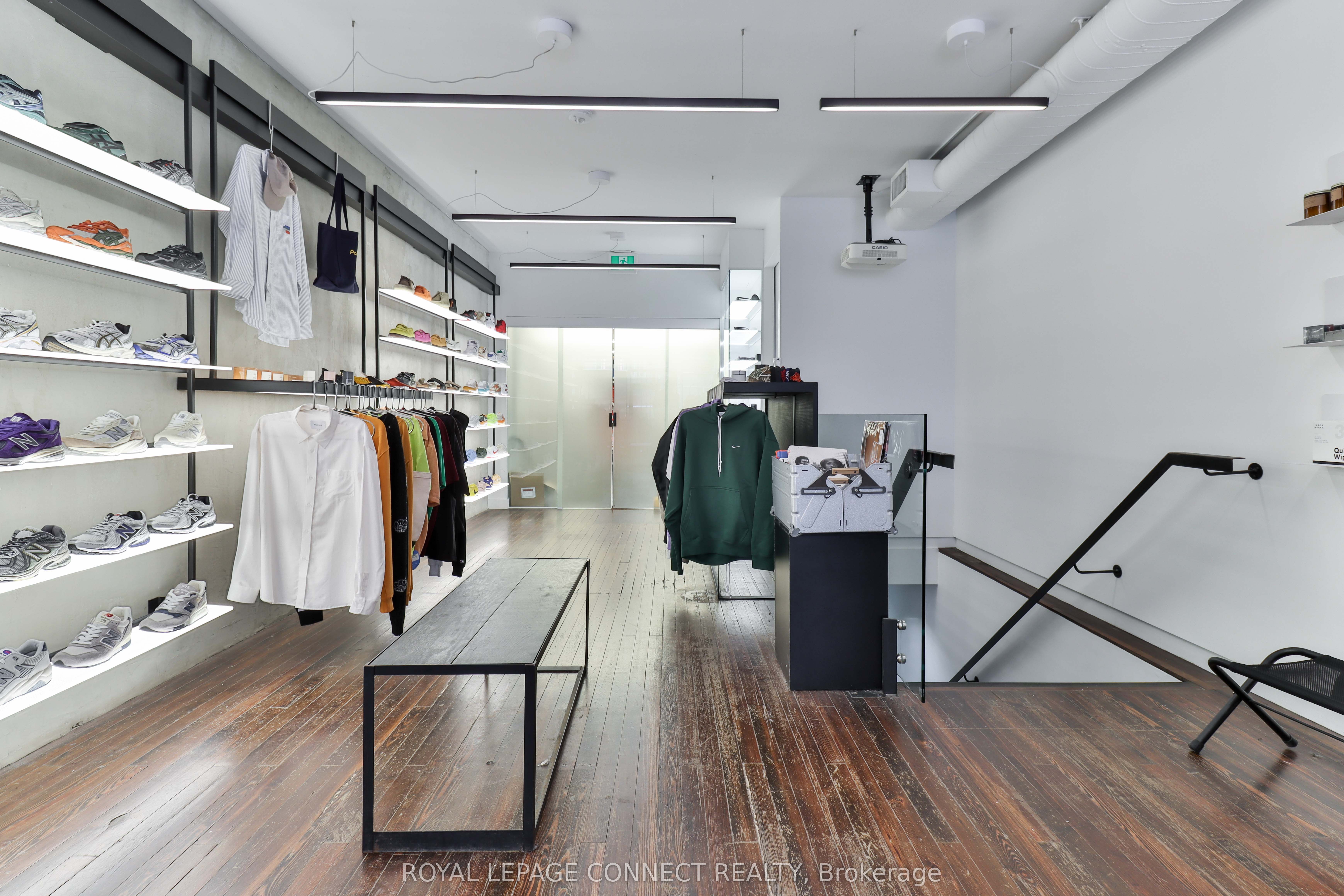 #main - 406 Roncesvalles Avenue Property Photo 13