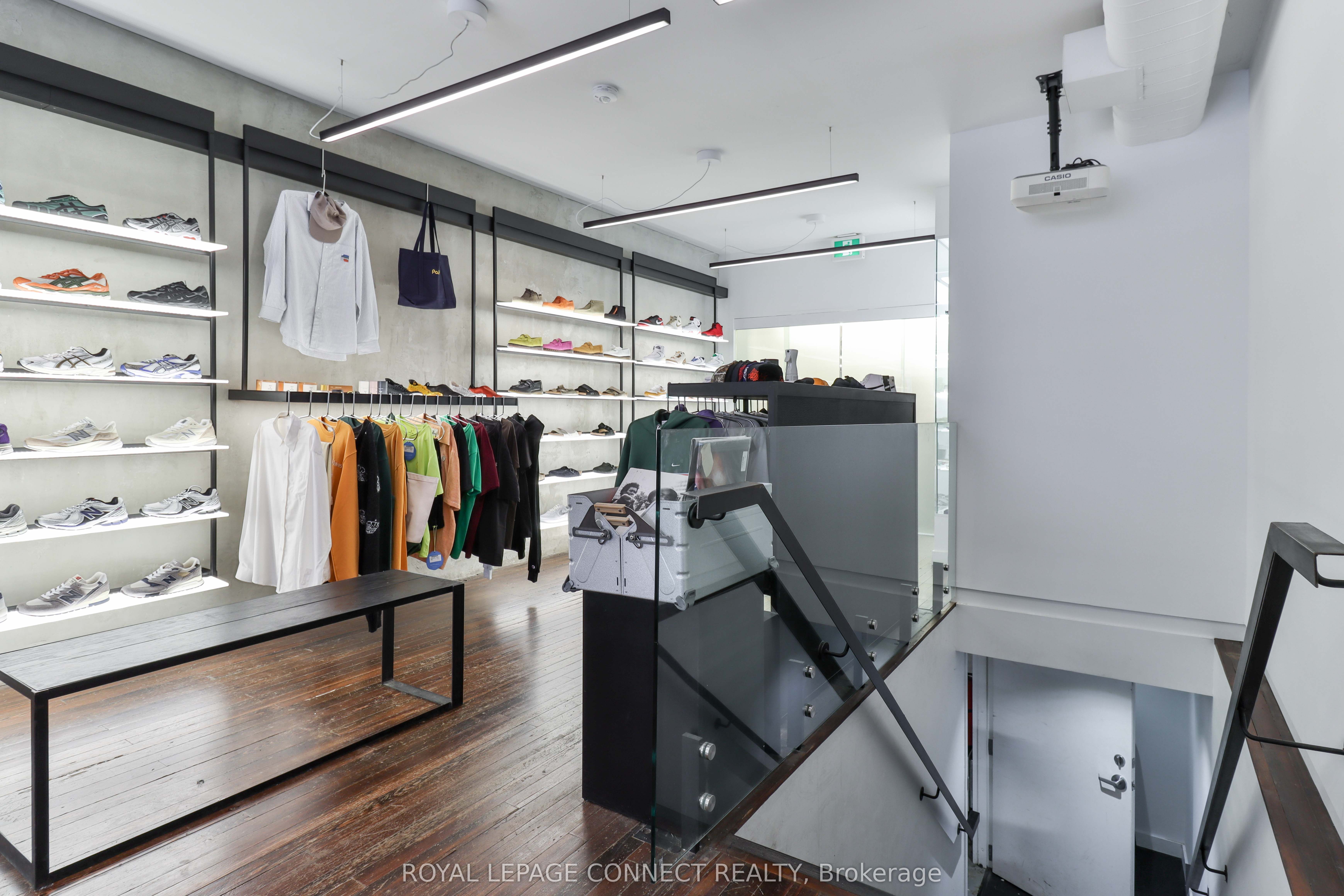 #main - 406 Roncesvalles Avenue Property Photo 14